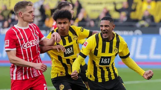 Dortmund chạm trán Freiburg trong cuộc đối đầu căng thẳng của những kình địch