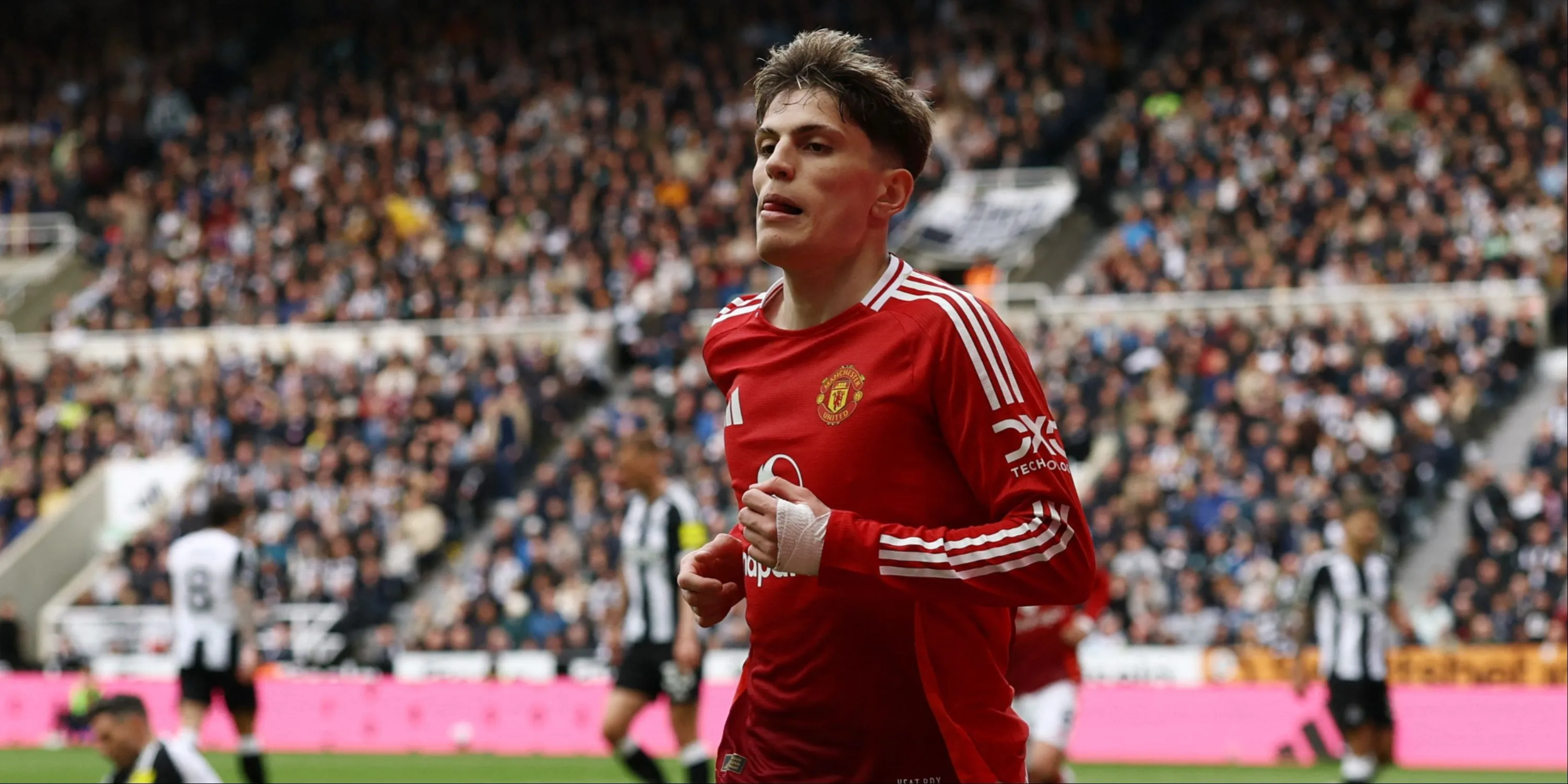 Alejandro Garnacho của Man Utd một trong những mục tiêu chạy cánh tiềm năng của Chelsea.