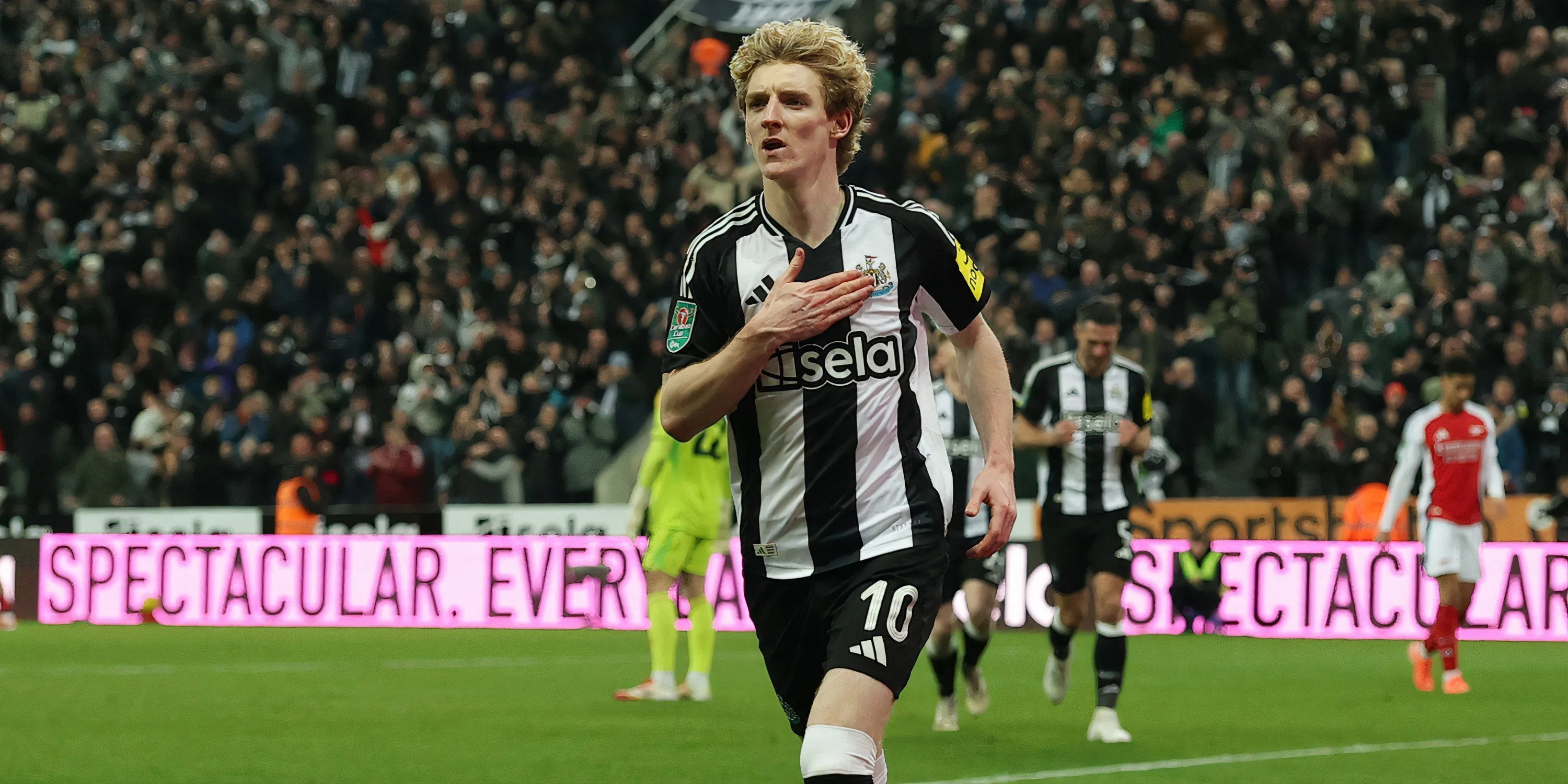 Anthony Gordon trong màu áo Newcastle United dưới thời HLV Eddie Howe