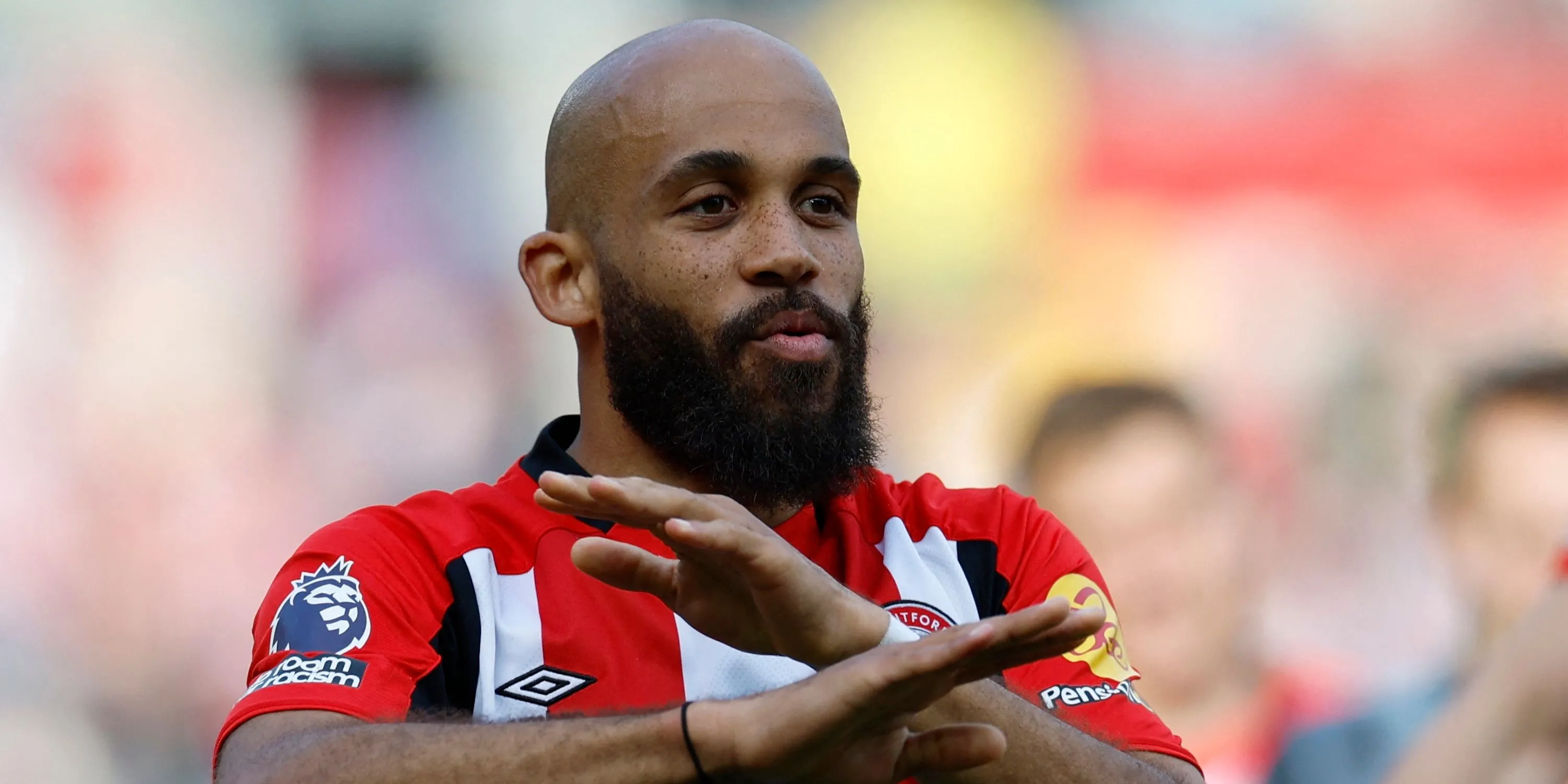 Bryan Mbeumo ăn mừng bàn thắng cho Brentford, minh chứng cho phong độ ghi bàn ấn tượng.