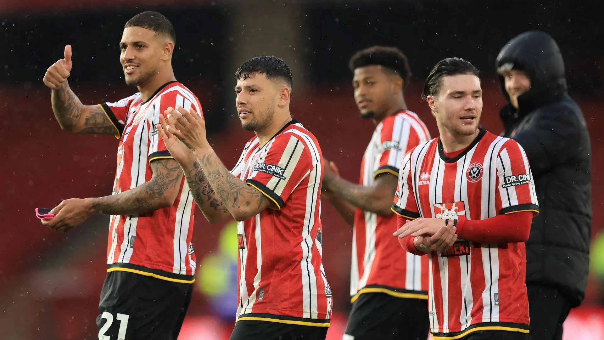 Các cầu thủ Sheffield United tri ân người hâm mộ tại Bramall Lane