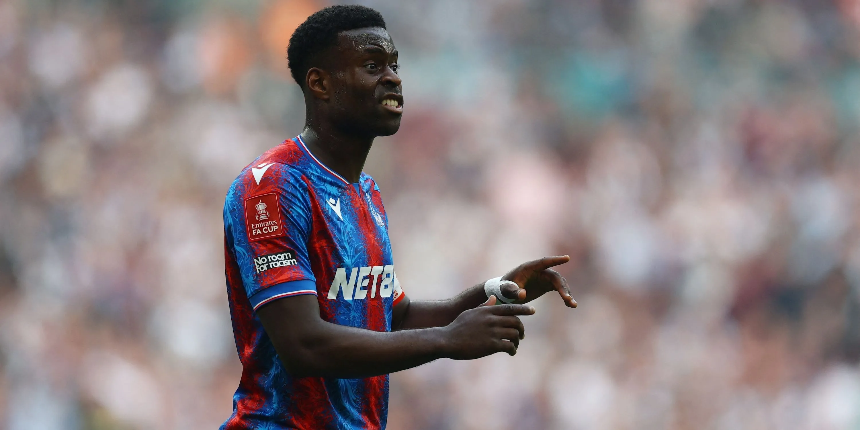 Cầu thủ Marc Guehi của Crystal Palace trong một trận đấu
