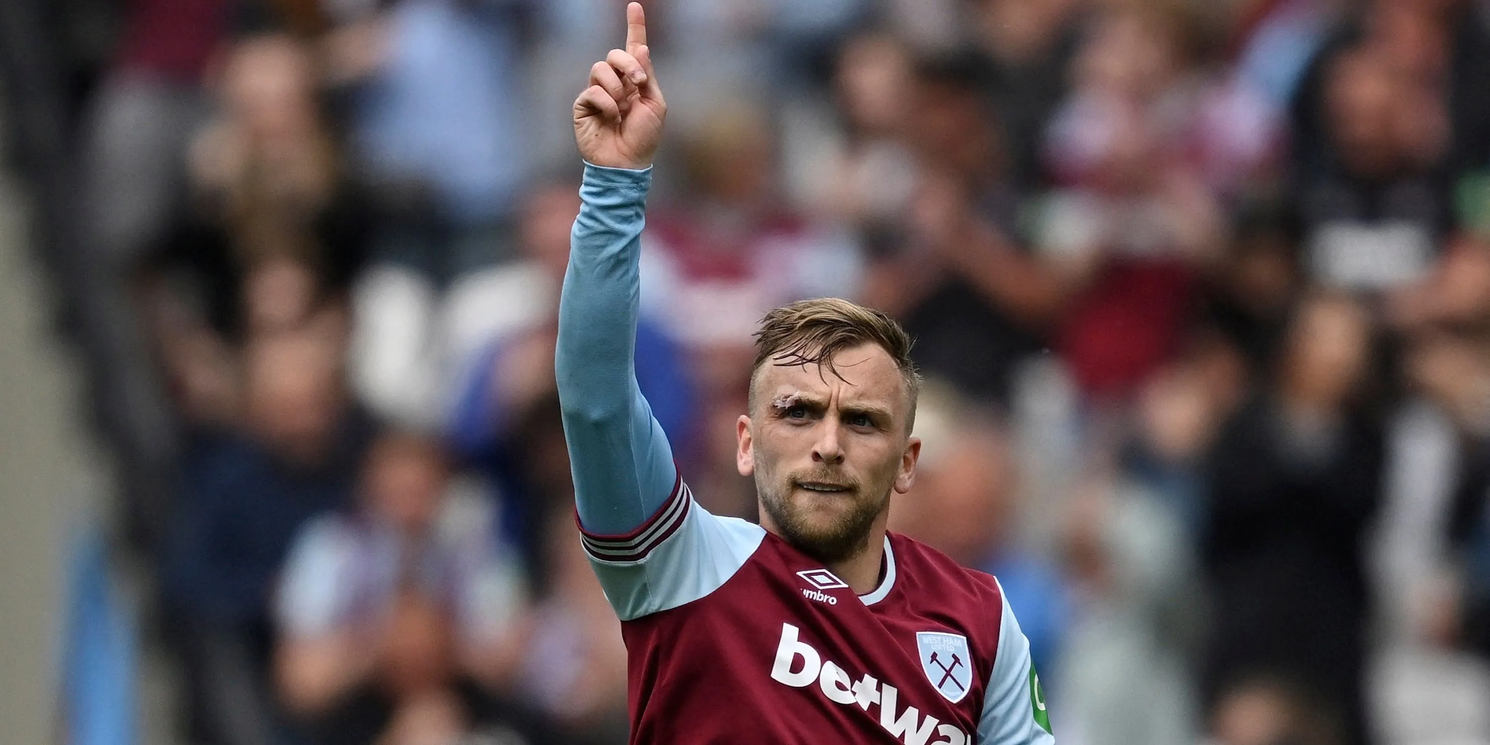 Jarrod Bowen ăn mừng bàn thắng cho West Ham United ở Premier League