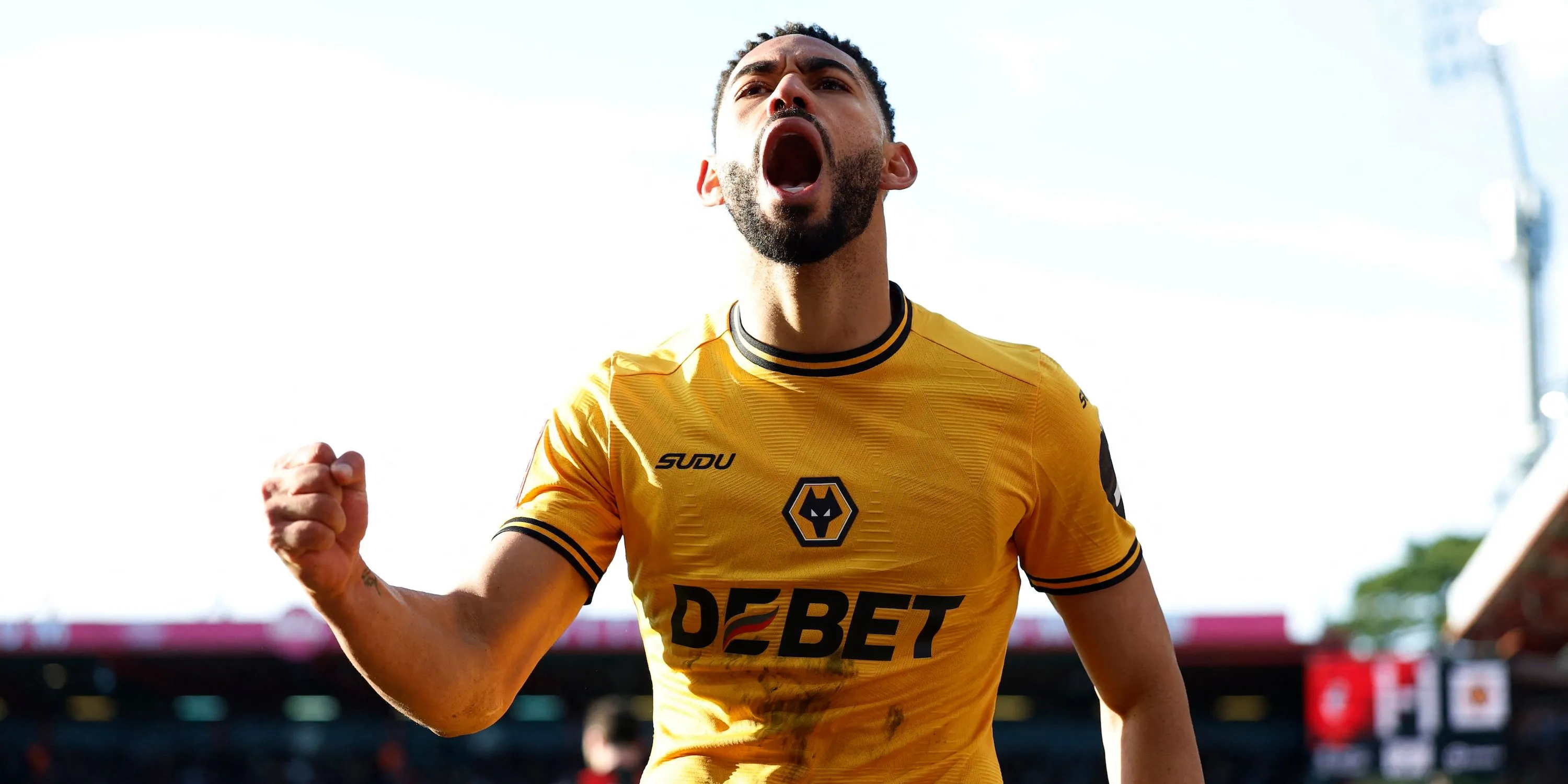 Matheus Cunha của Wolverhampton Wanderers trong một pha bóng