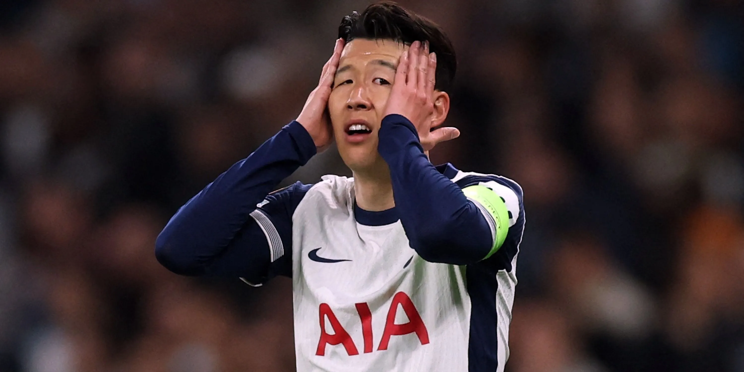 Son Heung-min thể hiện sự thất vọng trong một trận đấu của Tottenham Hotspur tại Ngoại hạng Anh