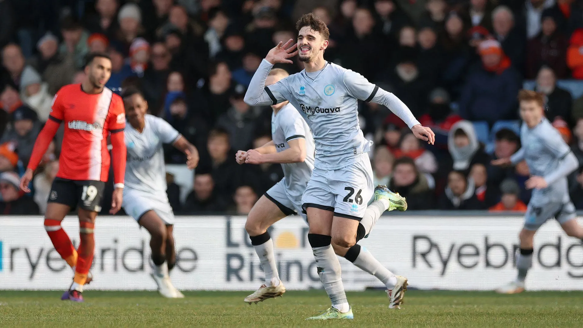Tiền đạo Mihailo Ivanovic ăn mừng bàn thắng cho Millwall tại Championship