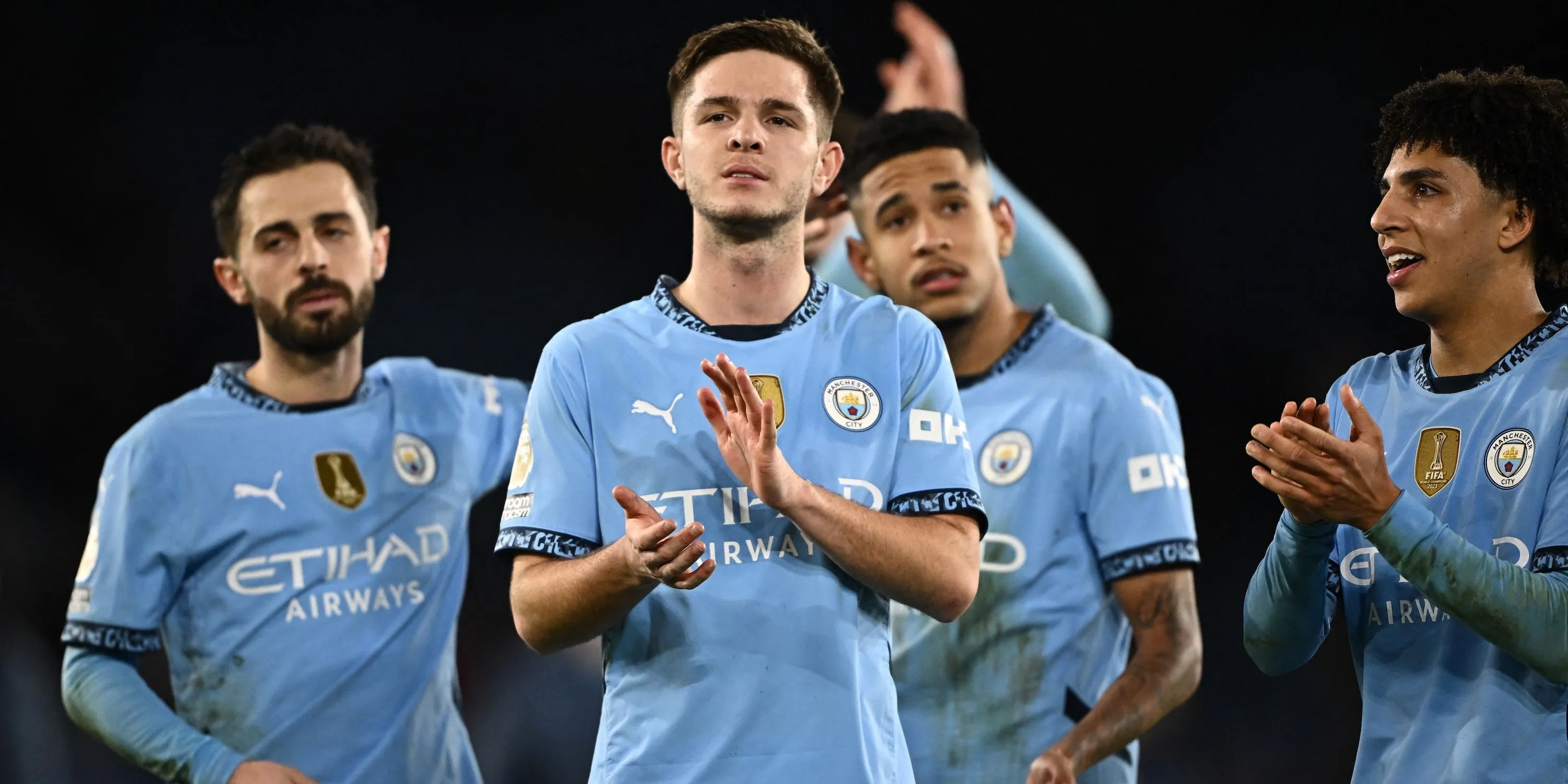 Tiền vệ James McAtee của Man City ăn mừng sau trận đấu