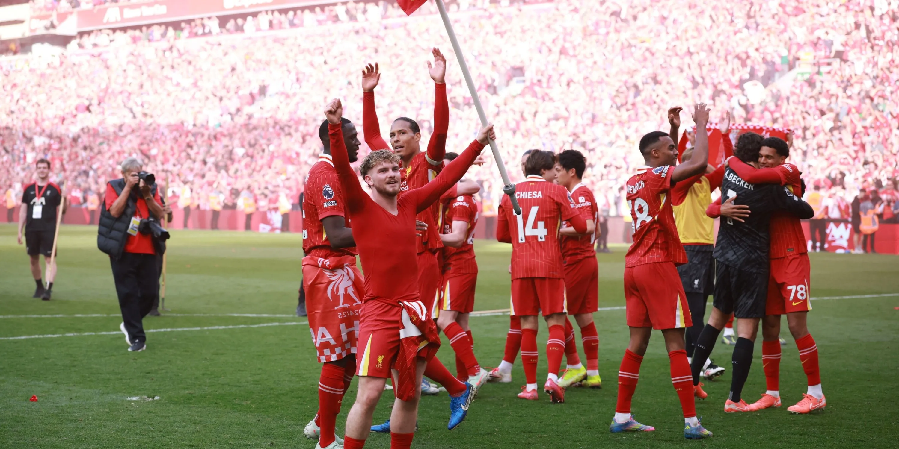 Tiền vệ trẻ Harvey Elliott của Liverpool đang được Wolves theo đuổi sát sao.