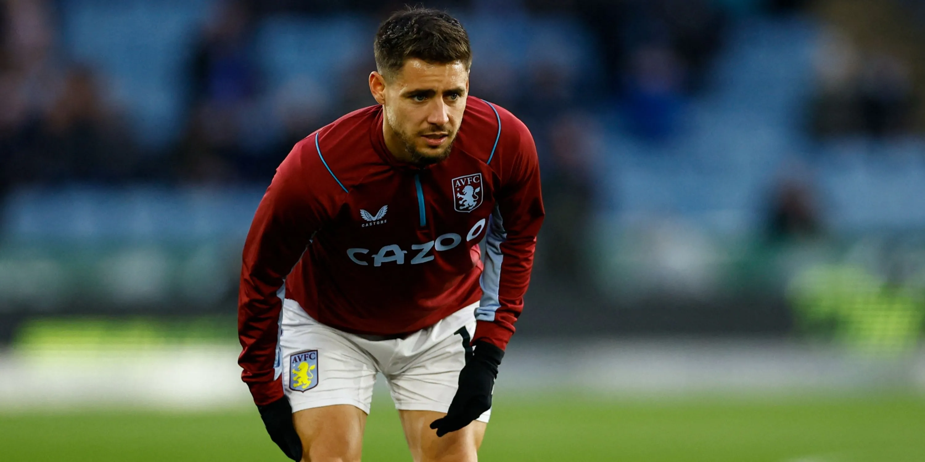 Alex Moreno trong màu áo Aston Villa tại Premier League.