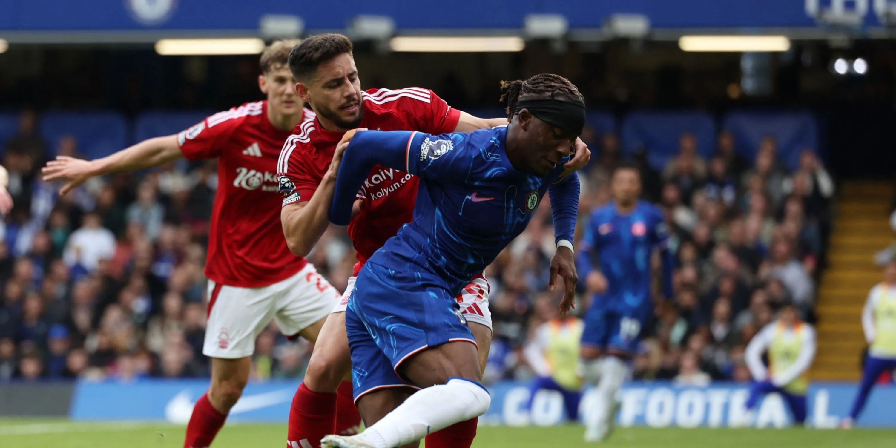 Alex Moreno trong màu áo Nottingham Forest tại Premier League, mục tiêu chuyển nhượng của Sunderland
