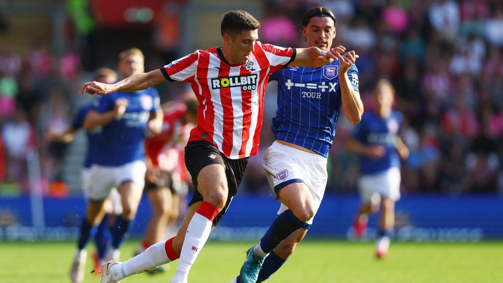 Cầu thủ Southampton thi đấu trên sân nhà trong mùa giải Ngoại hạng Anh 2024/25