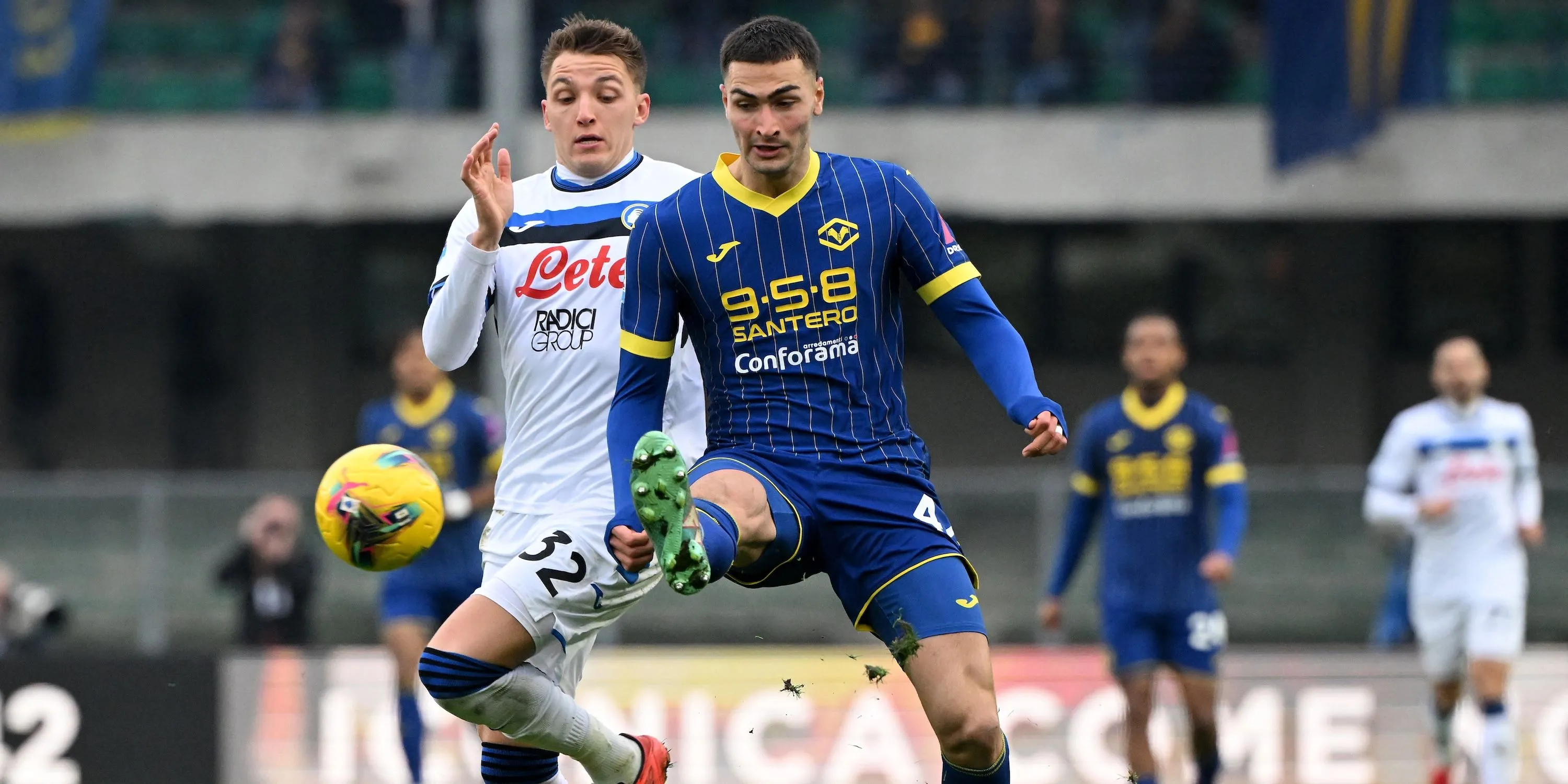 Diego Coppola, trung vệ trẻ người Ý, trong màu áo Hellas Verona tại Serie A