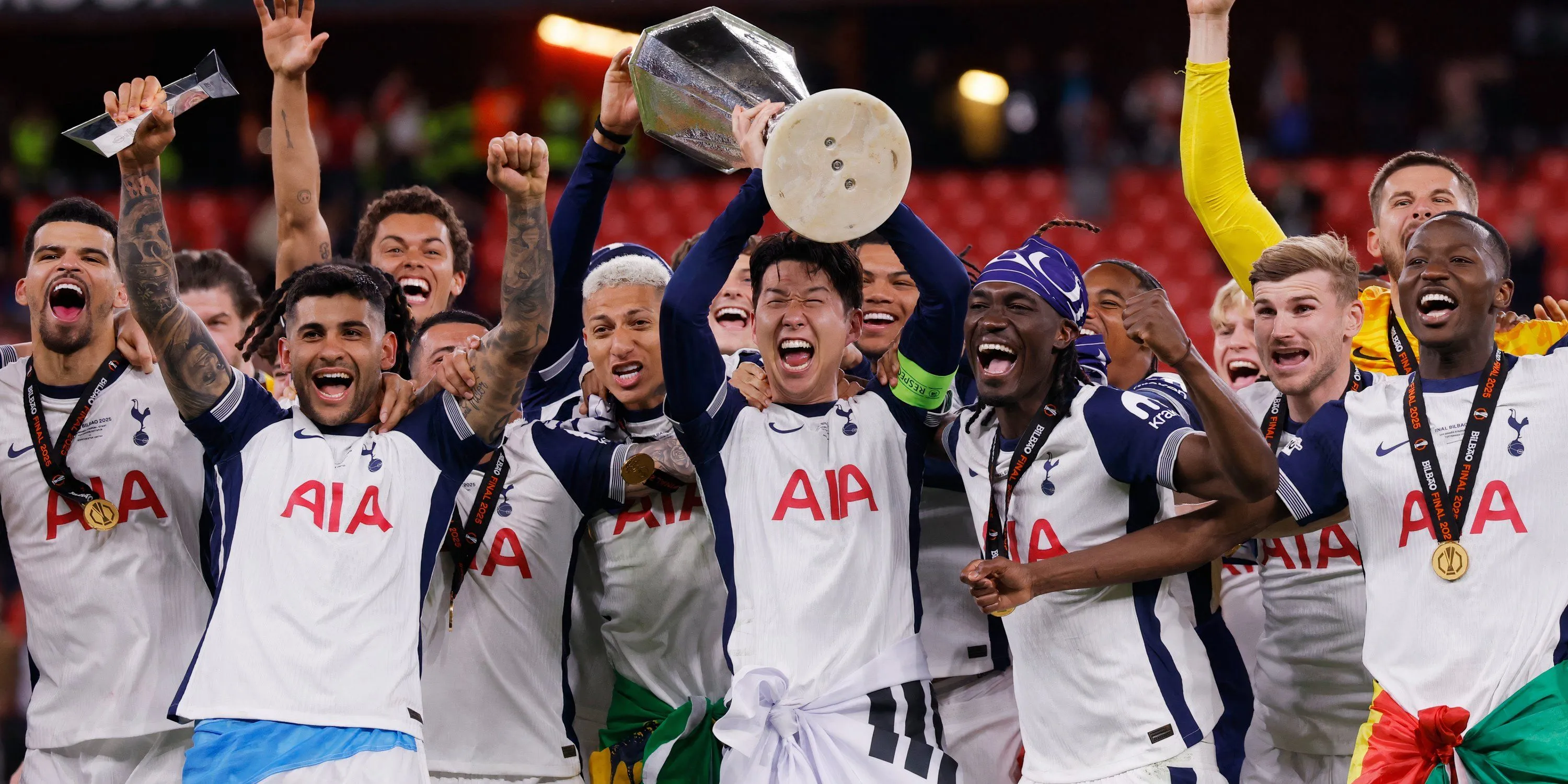 Đội trưởng Son Heung-min và đồng đội Tottenham trong trận đấu Ngoại hạng Anh
