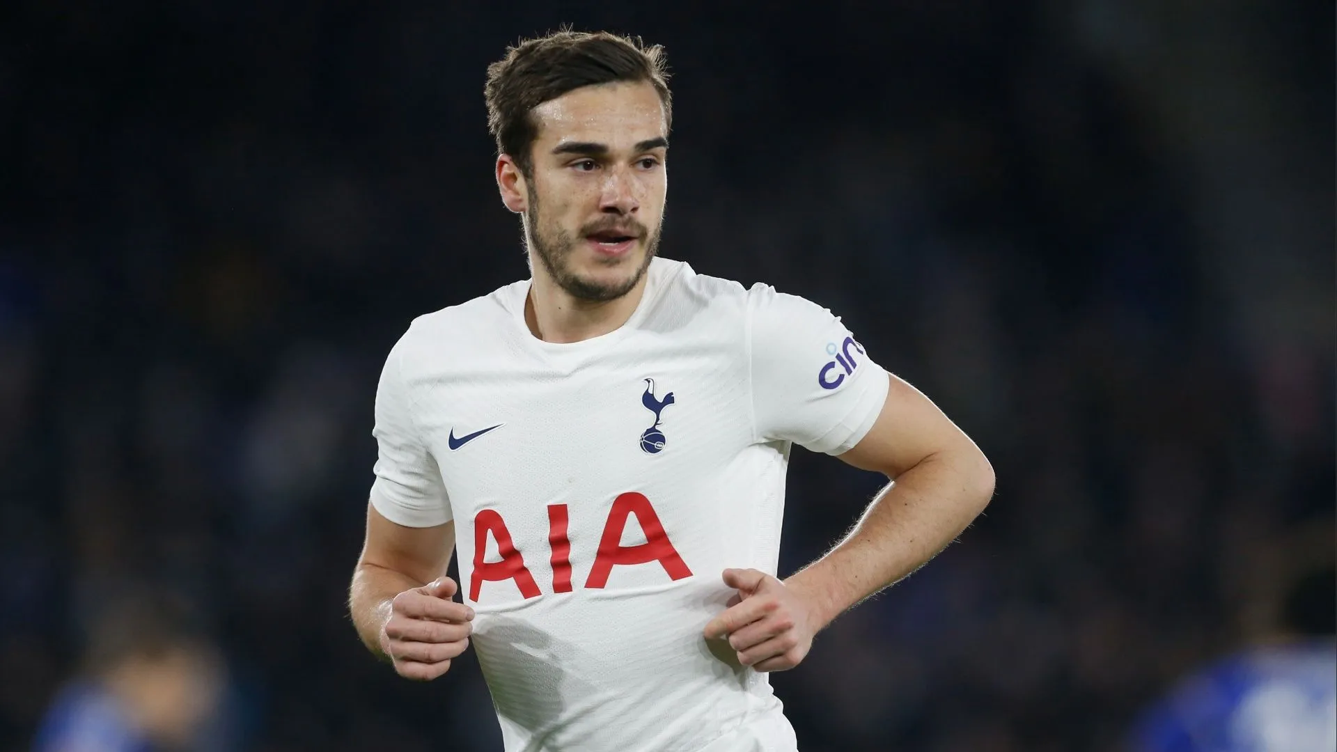Harry Winks trong một trận đấu, thể hiện kinh nghiệm thi đấu đỉnh cao