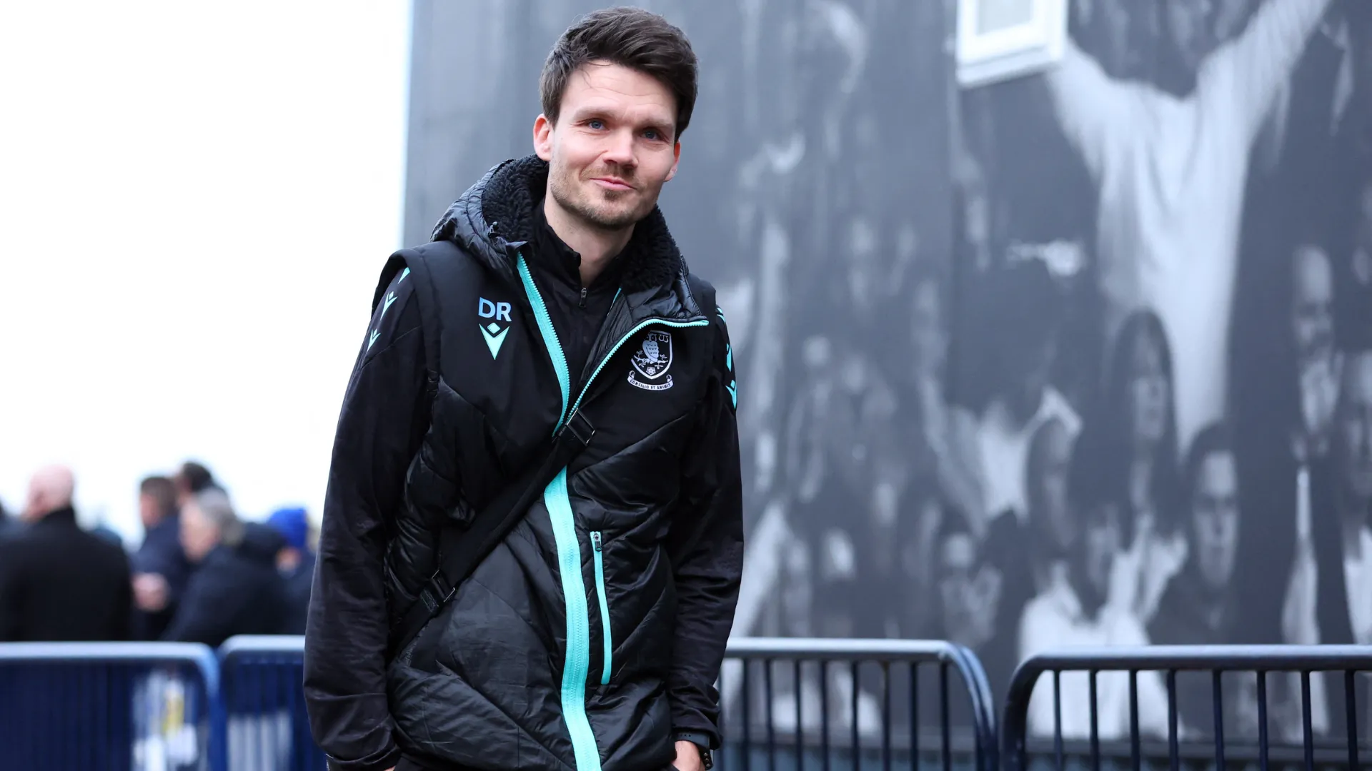 HLV Danny Röhl chưa chắc chắn về tương lai tại Sheffield Wednesday