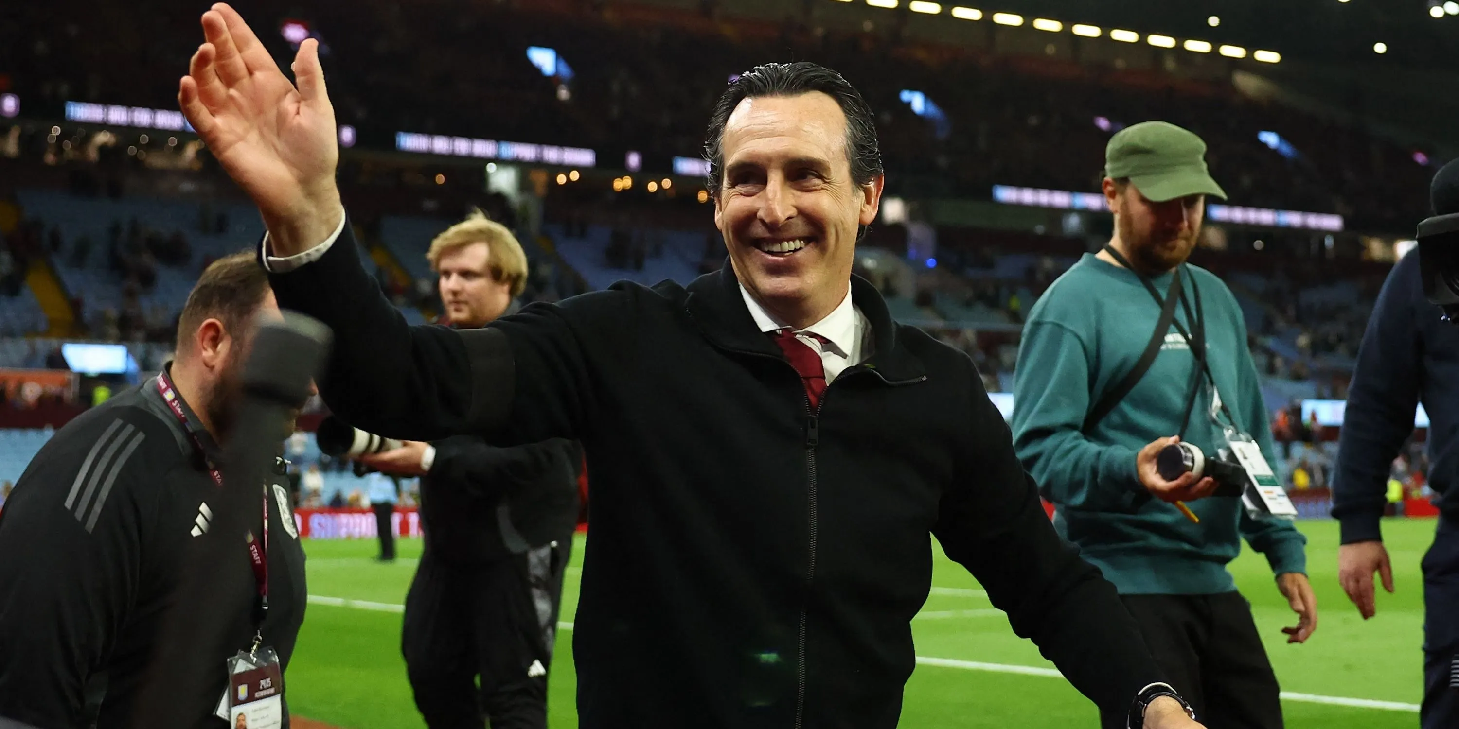 HLV Unai Emery của Aston Villa trong trận đấu