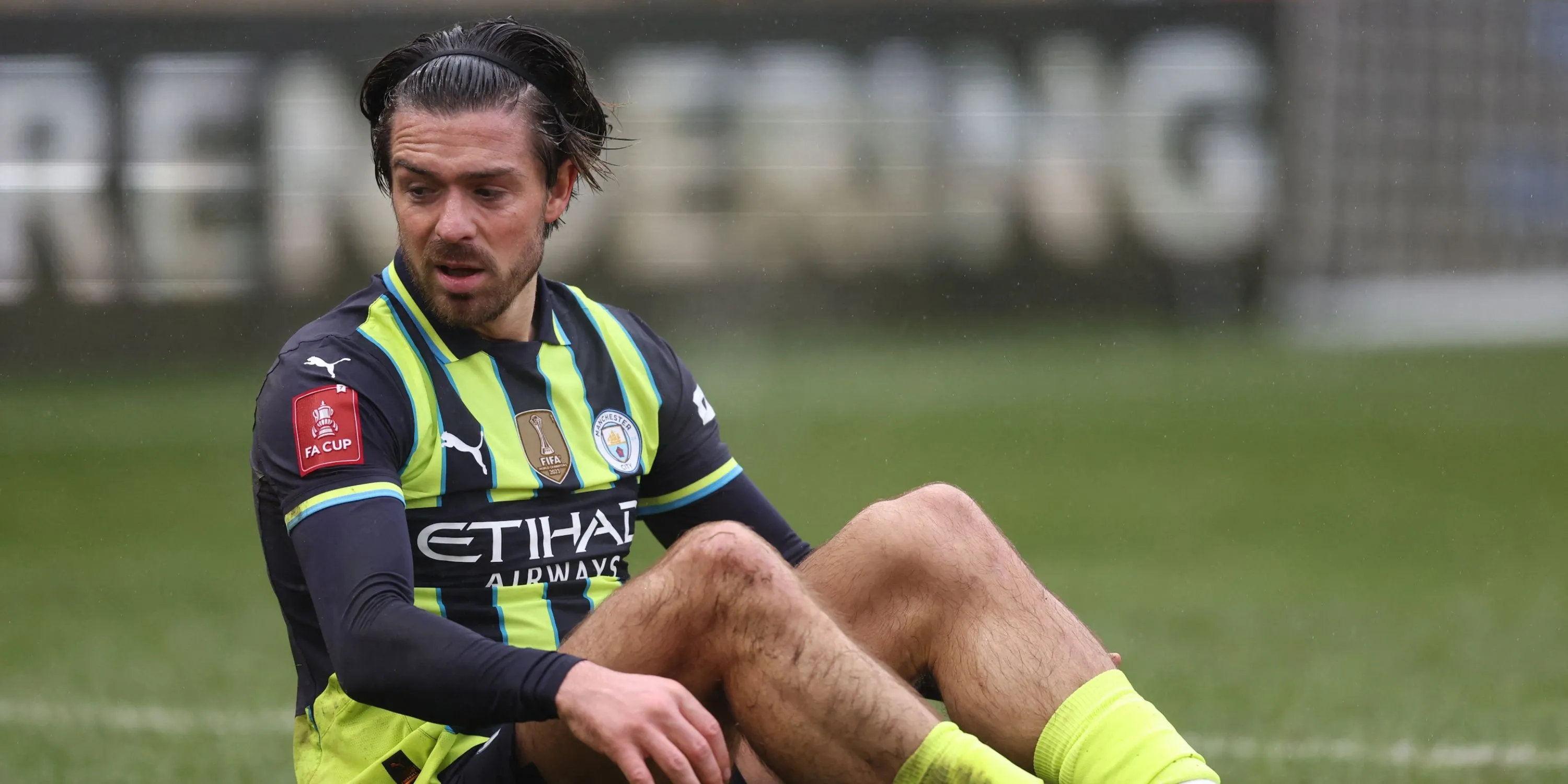 Jack Grealish đang thi đấu trong trận đấu tại Premier League cho Man City.