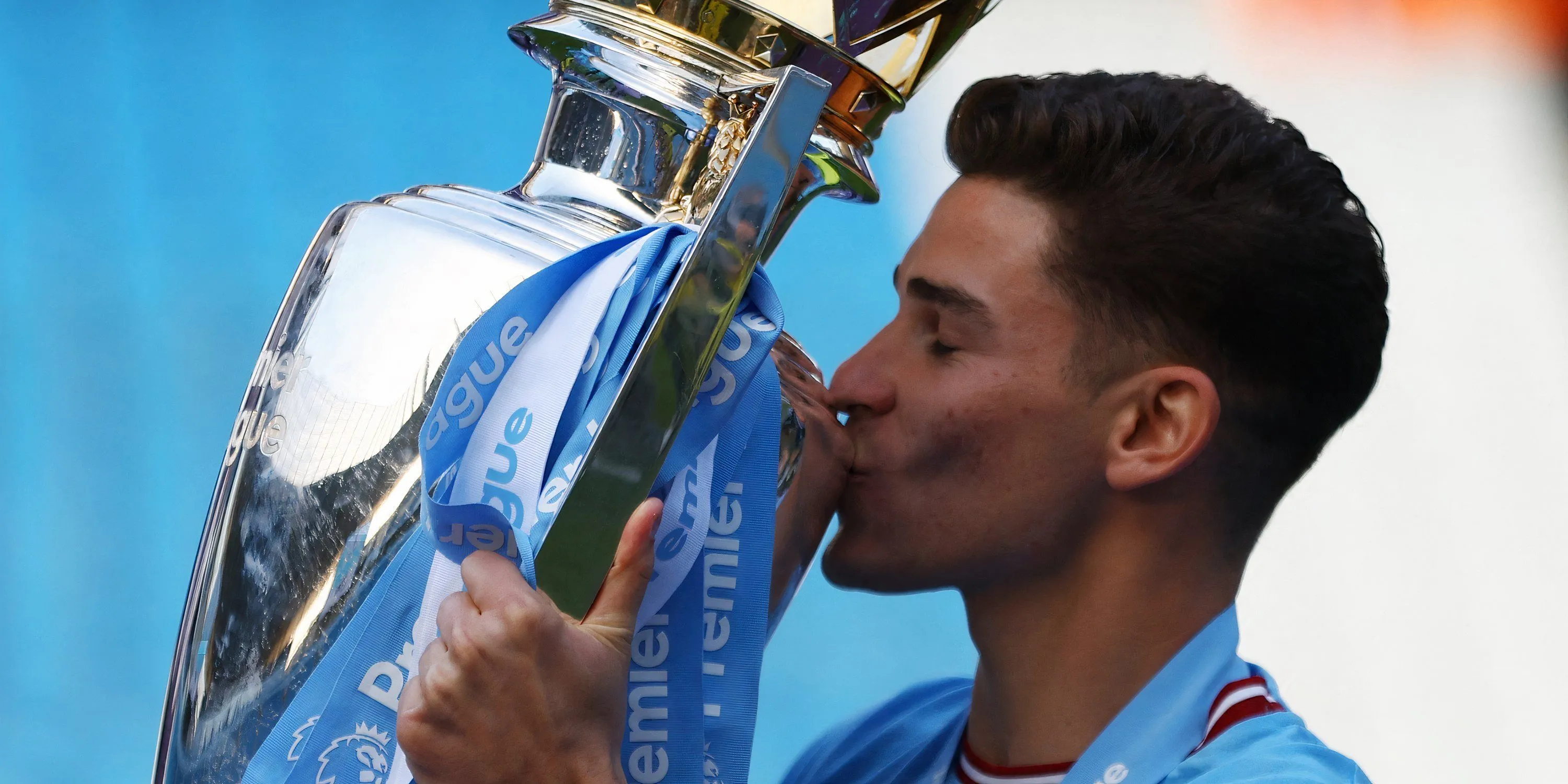 Julian Alvarez cùng danh hiệu Premier League với Manchester City