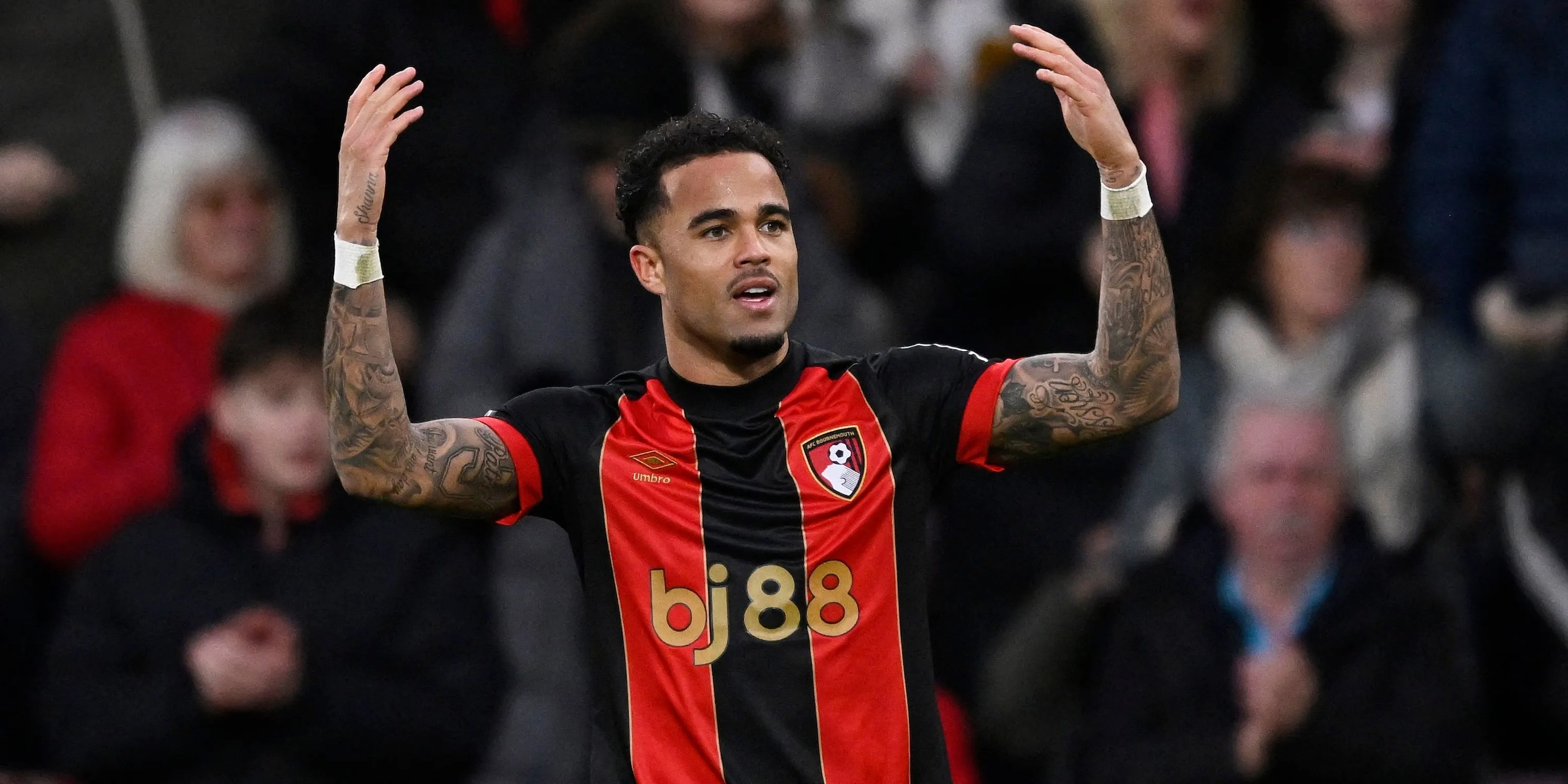Justin Kluivert ăn mừng bàn thắng cho Bournemouth tại Premier League