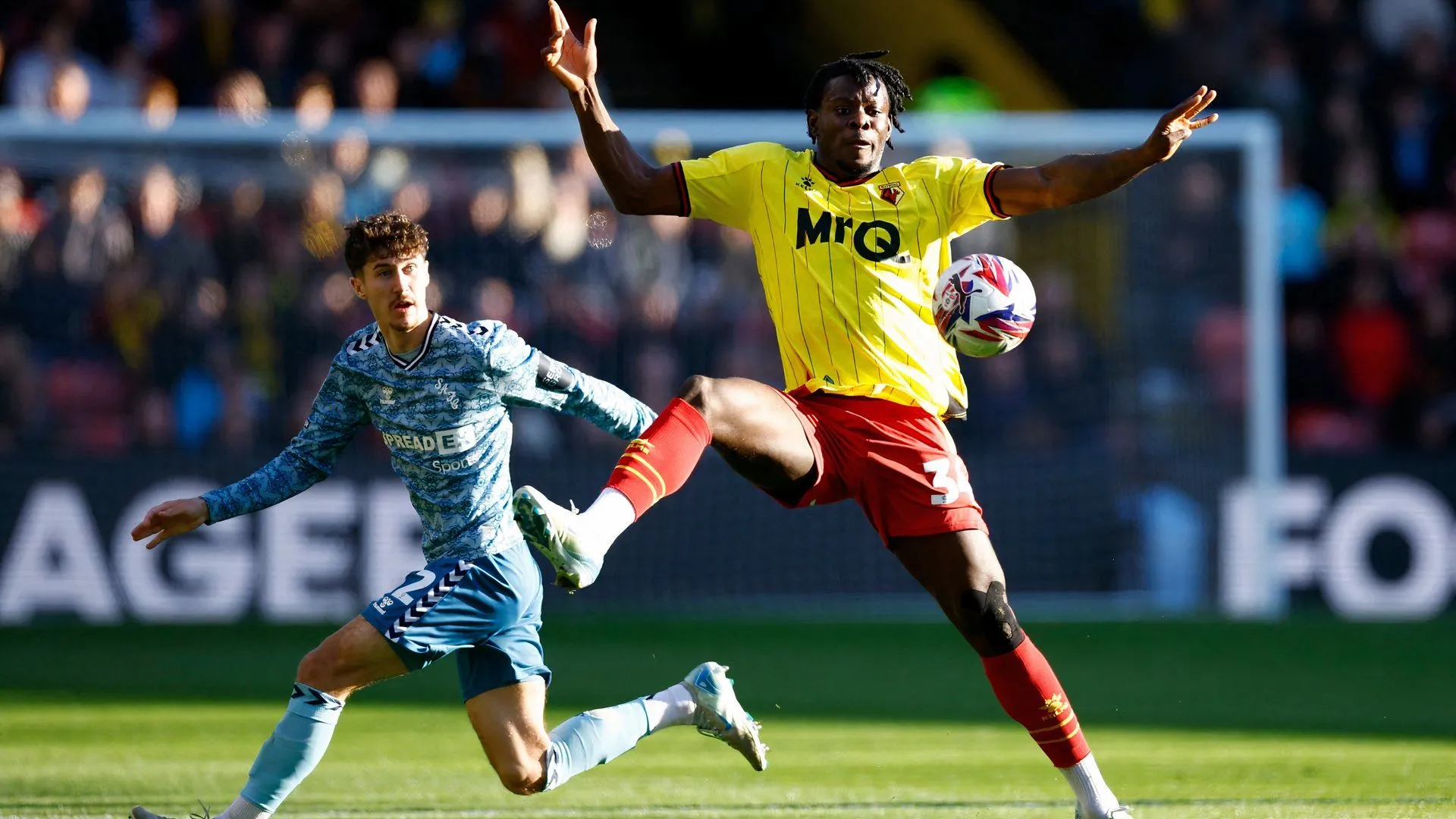 Kwadwo Baah ăn mừng bàn thắng cho Watford, cầu thủ tiềm năng rời Vicarage Road