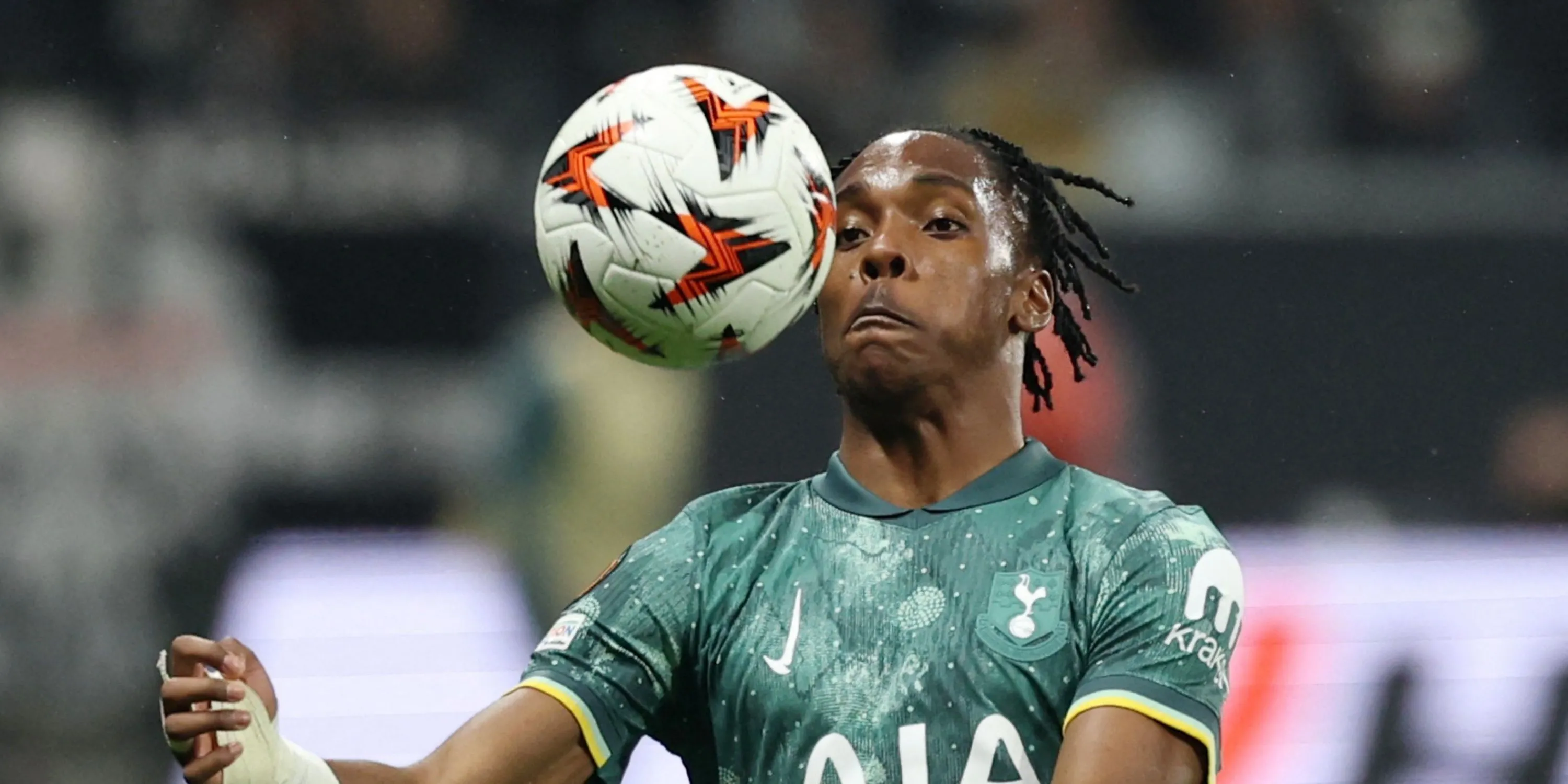 Mathys Tel trong màu áo Tottenham