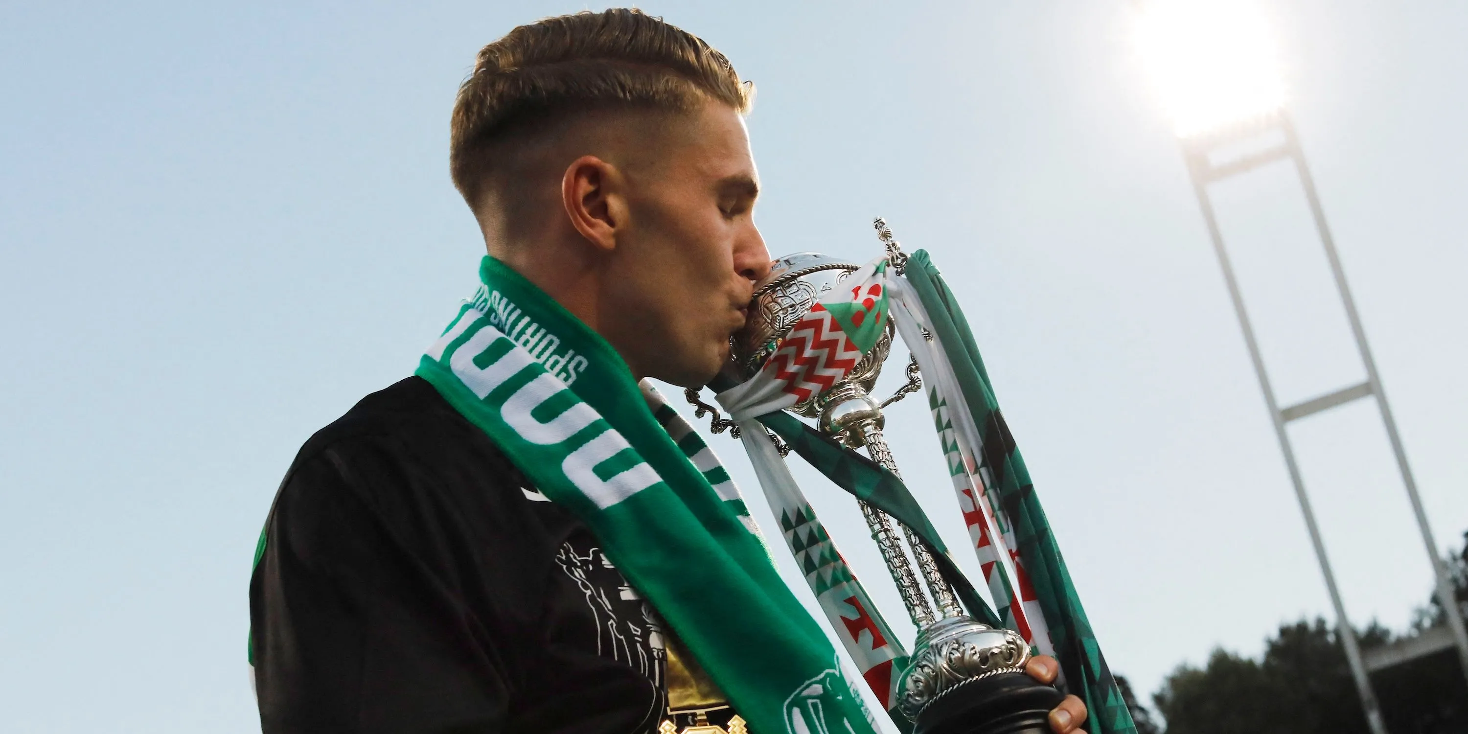 Tiền đạo Viktor Gyokeres ăn mừng danh hiệu cùng Sporting CP, mục tiêu hàng đầu của Arsenal