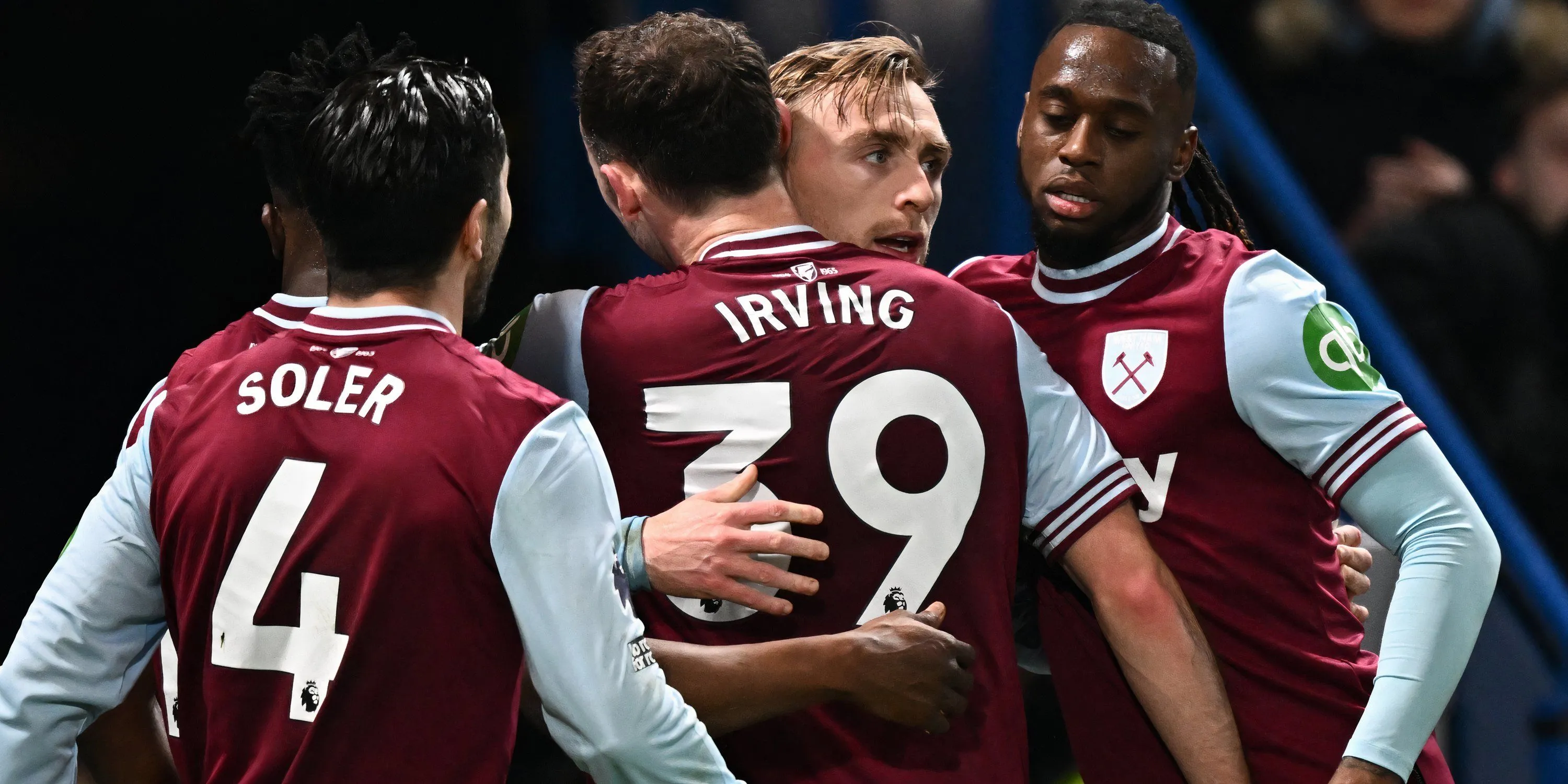 'Tiền vệ Andy Irving trong màu áo West Ham, mục tiêu chuyển nhượng của Celtic.'