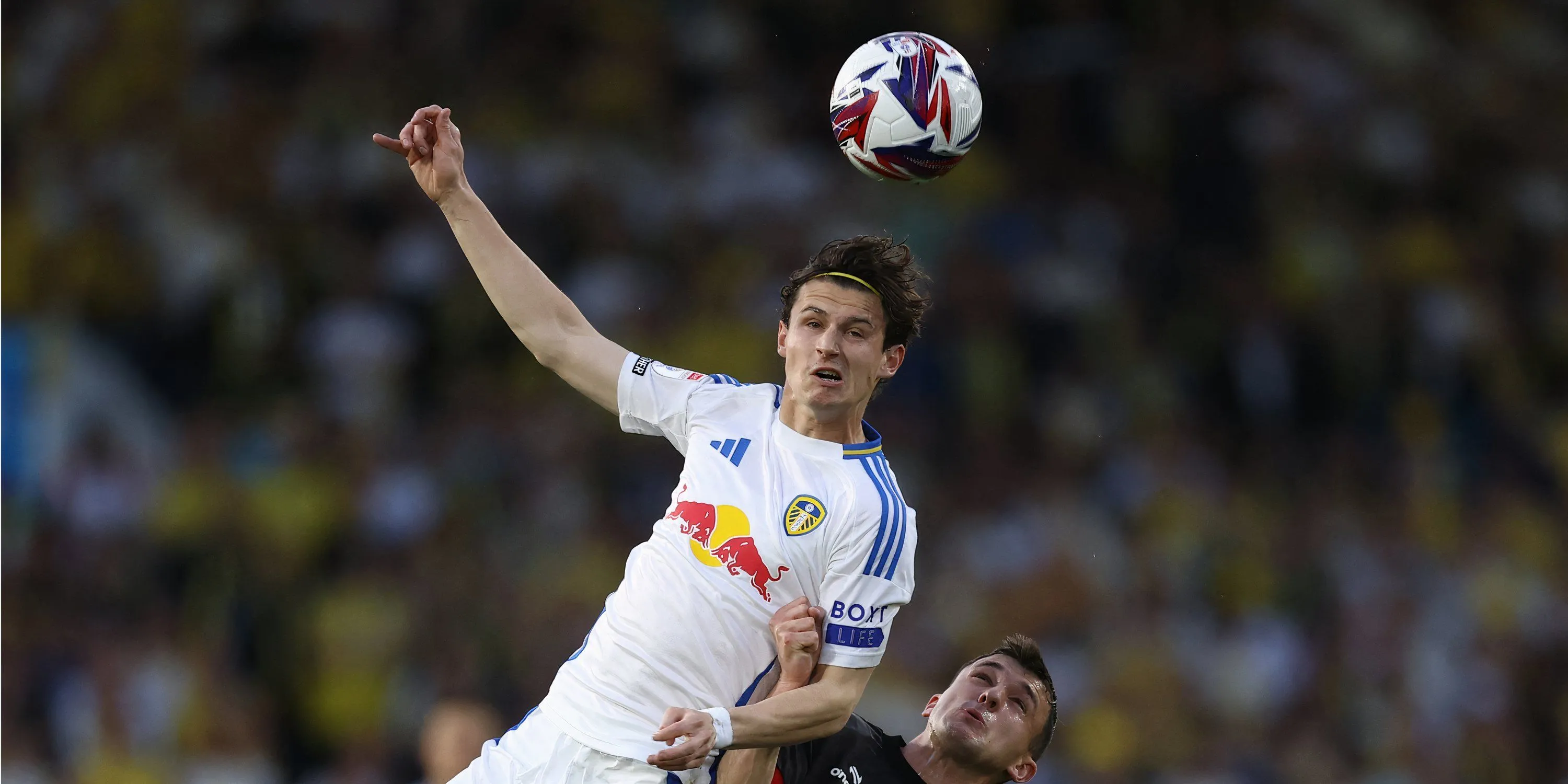 Tiền vệ Brenden Aaronson của Leeds United, người đang đối mặt với nghi ngờ về khả năng thích nghi với bóng đá Anh.