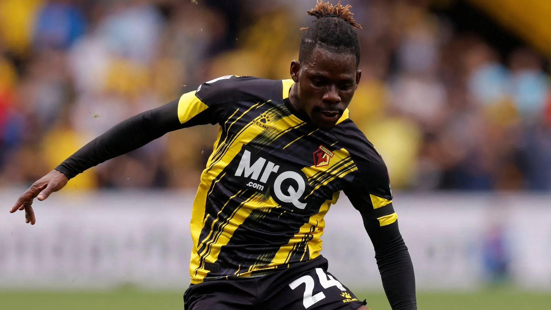 Tiền vệ Tom Dele-Bashiru trong màu áo Watford tại Championship