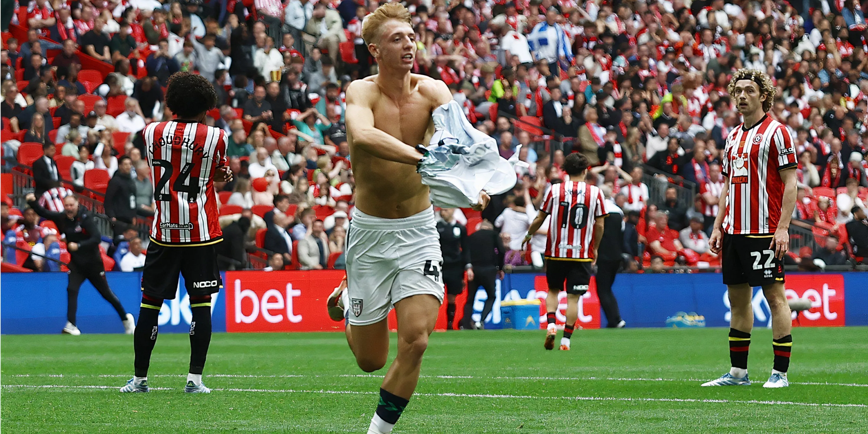 Tiền vệ trẻ Tommy Watson, người vừa rời Sunderland đến Brighton.