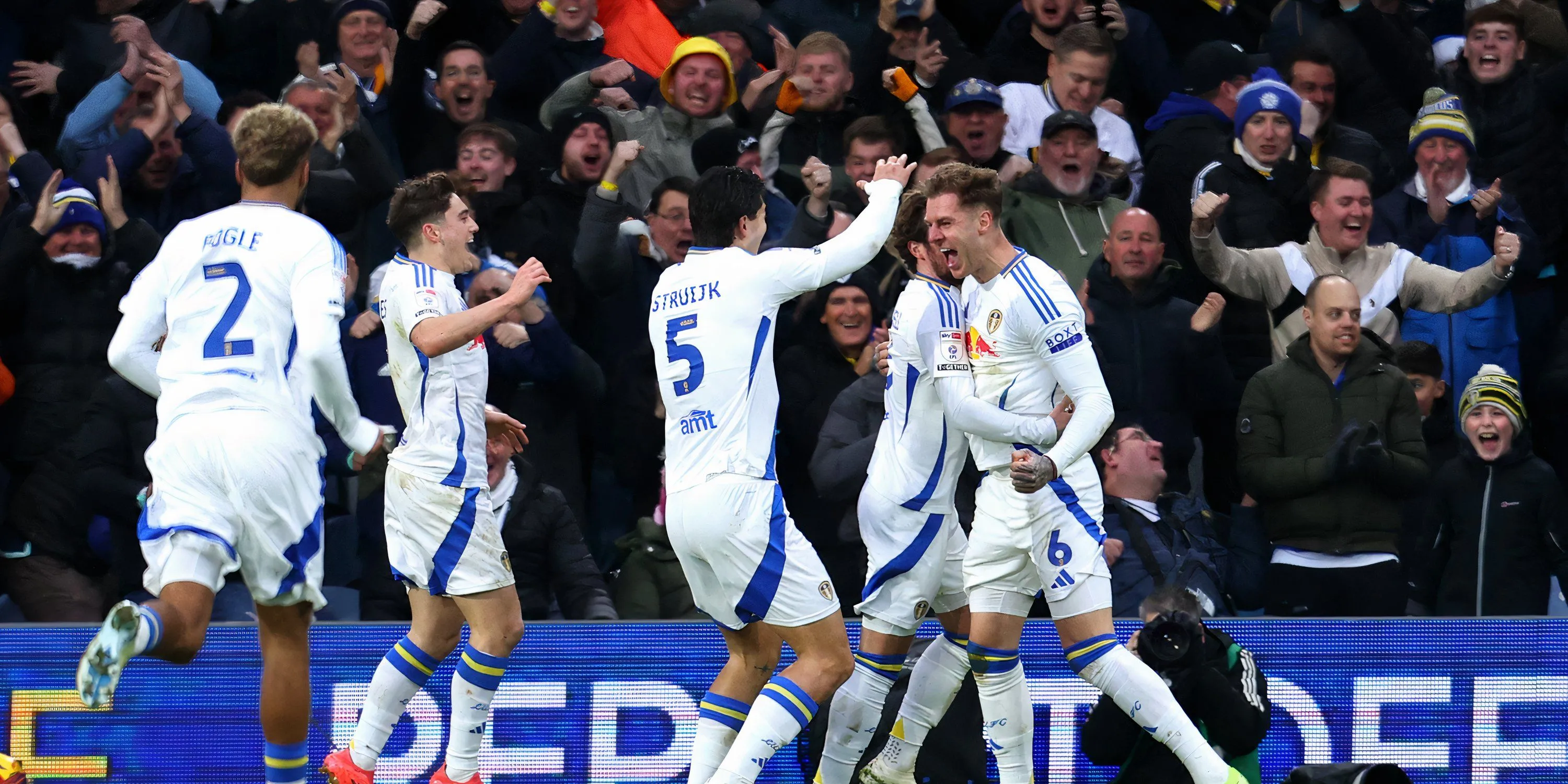 Trung vệ Joe Rodon thi đấu ấn tượng trong màu áo Leeds United tại Championship.