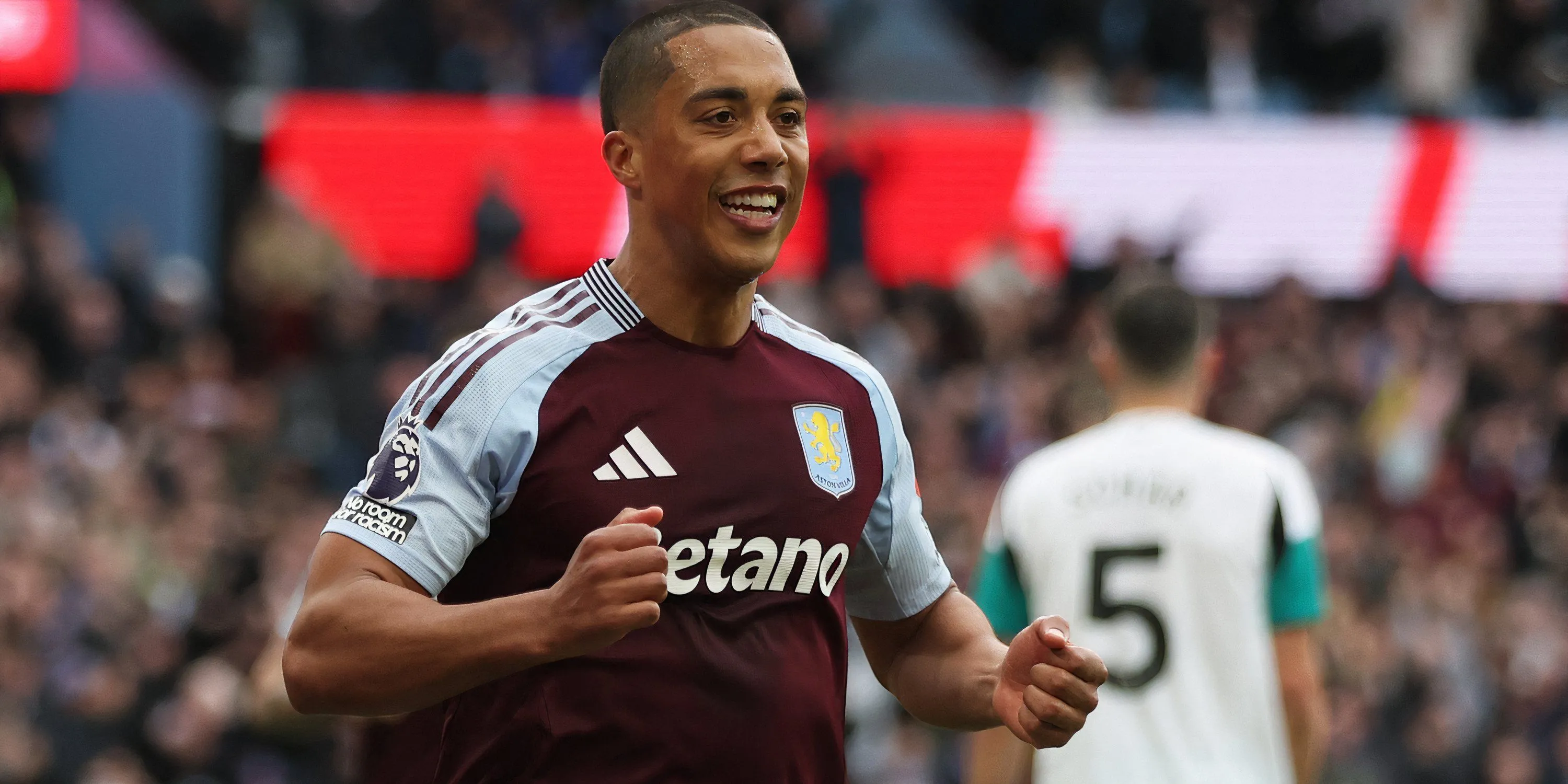 Youri Tielemans, tiền vệ người Bỉ, trong màu áo Aston Villa thi đấu tại Premier League