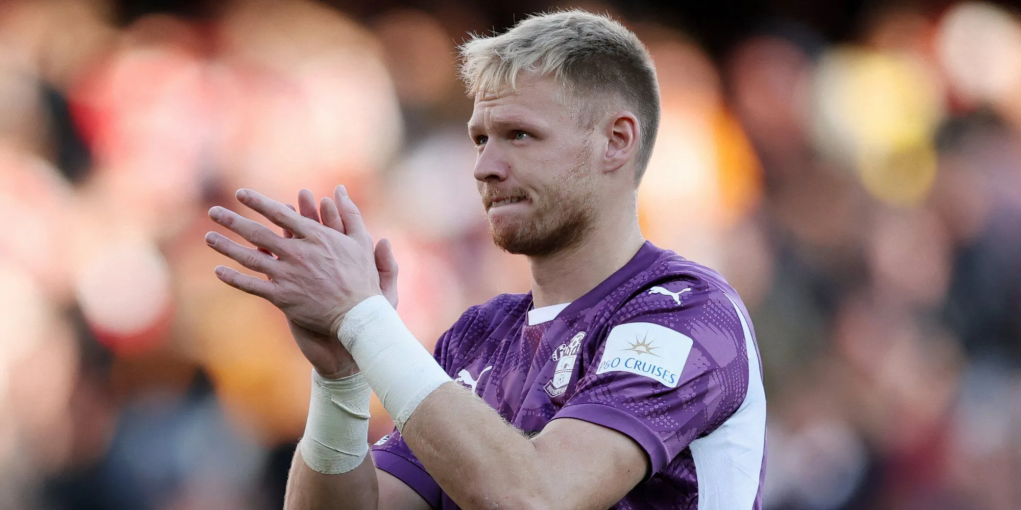 Aaron Ramsdale, thủ môn chuyển đến Southampton, trong trận đấu tại Ngoại hạng Anh