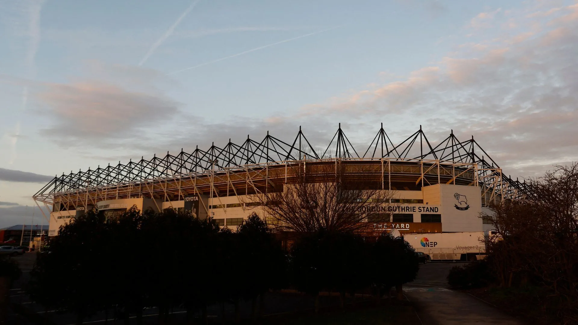 Ảnh bên ngoài sân vận động Pride Park của Derby County