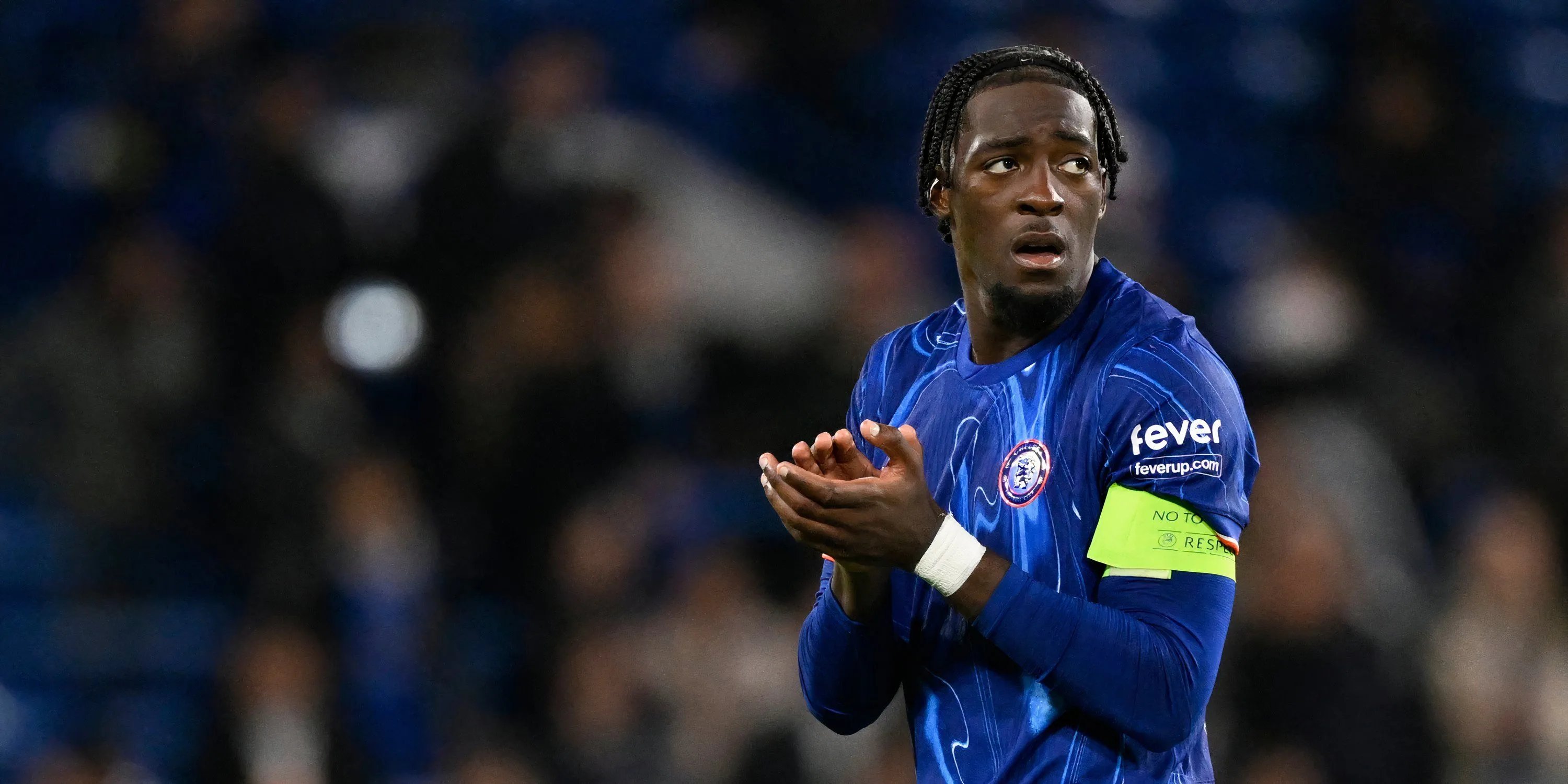 Axel Disasi (Chelsea) đối đầu Newcastle trong trận đấu Cúp Liên đoàn Anh