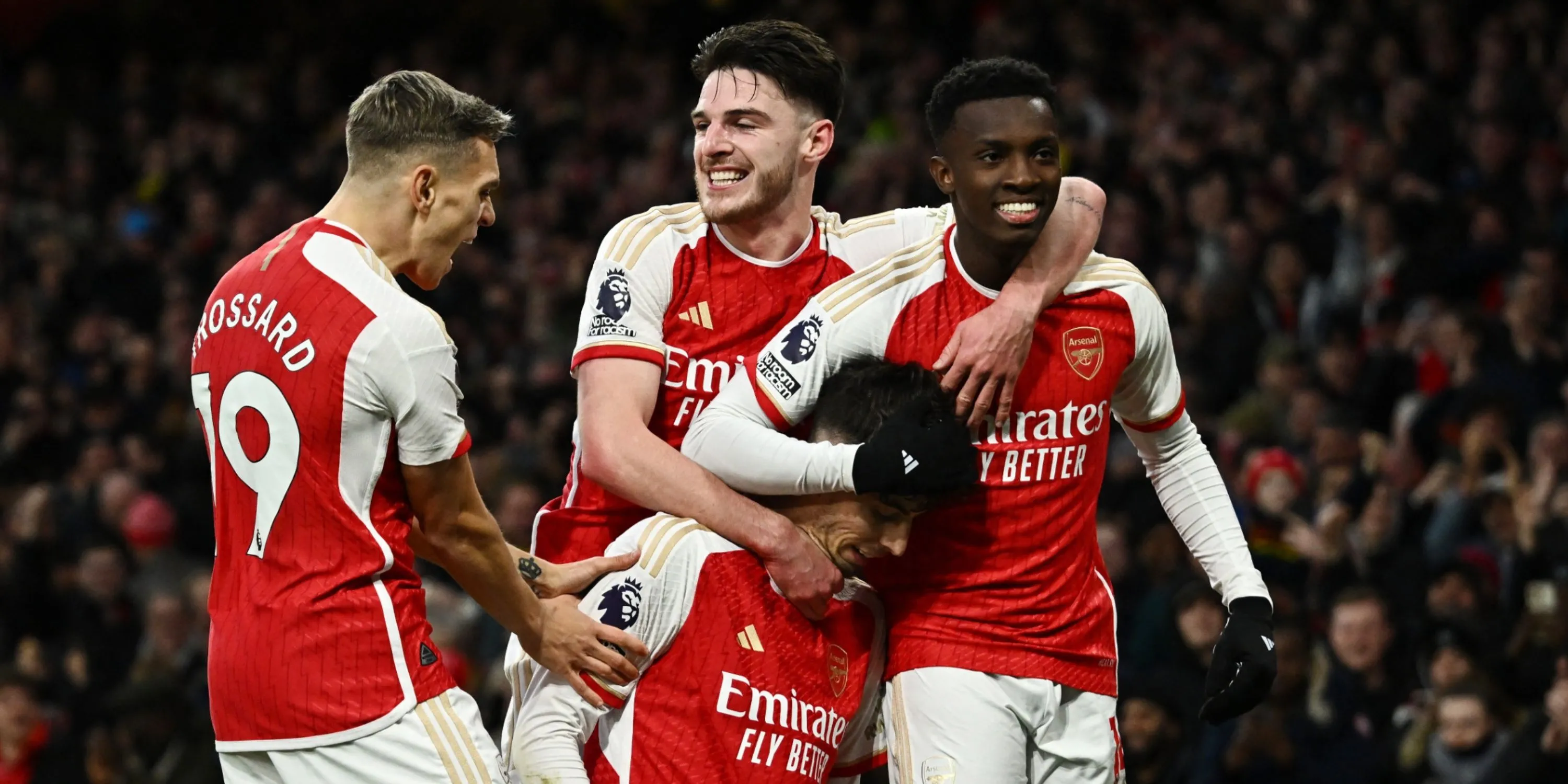 Các cầu thủ Arsenal ăn mừng chiến thắng
