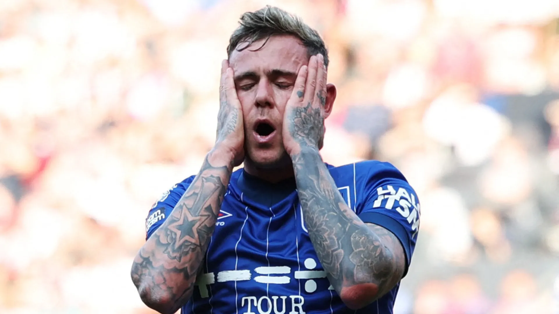 Các cầu thủ Ipswich Town ăn mừng bàn thắng, thể hiện sức mạnh tấn công