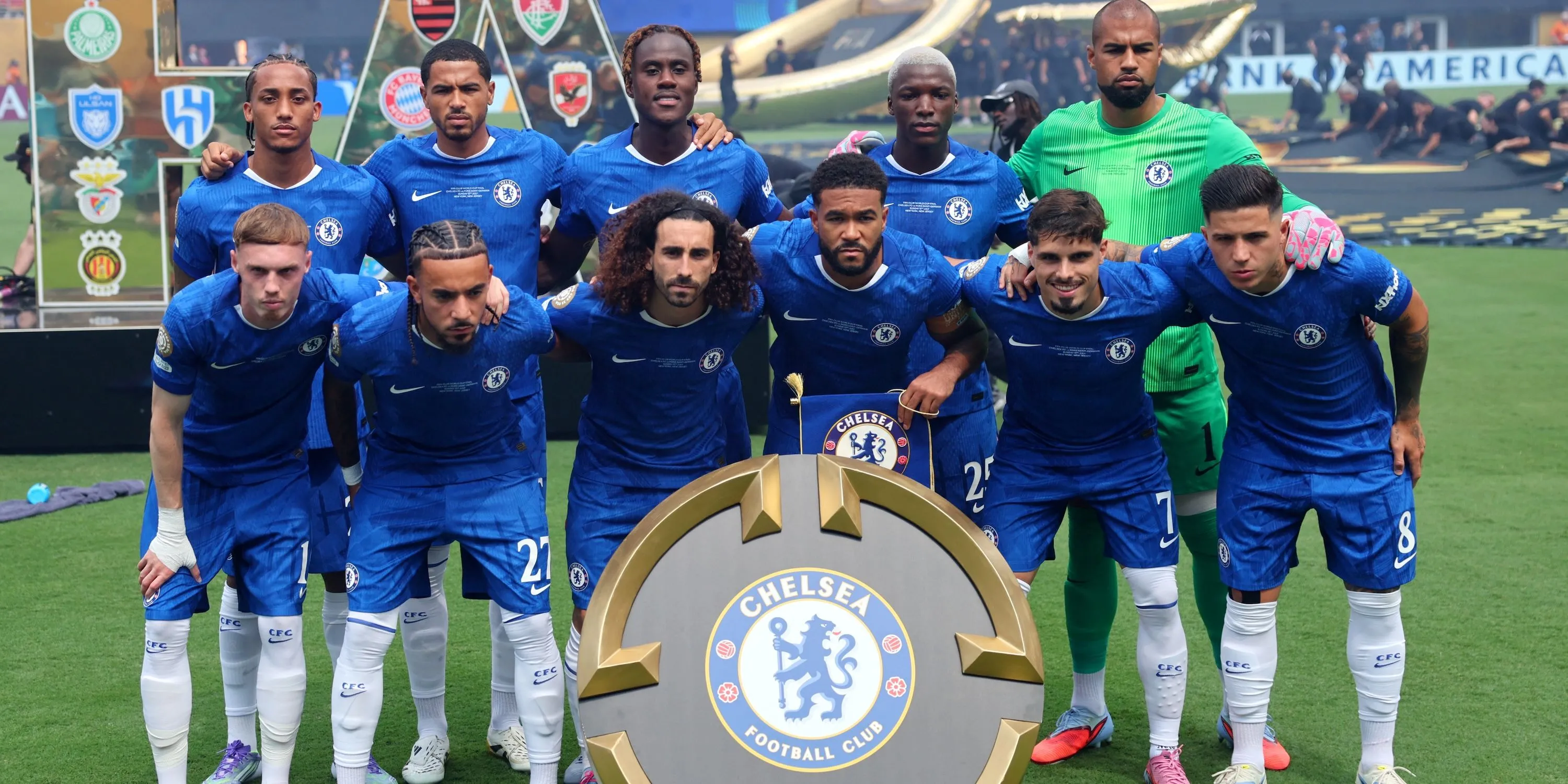Cầu thủ Chelsea tạo dáng chụp ảnh đội hình trước trận đấu