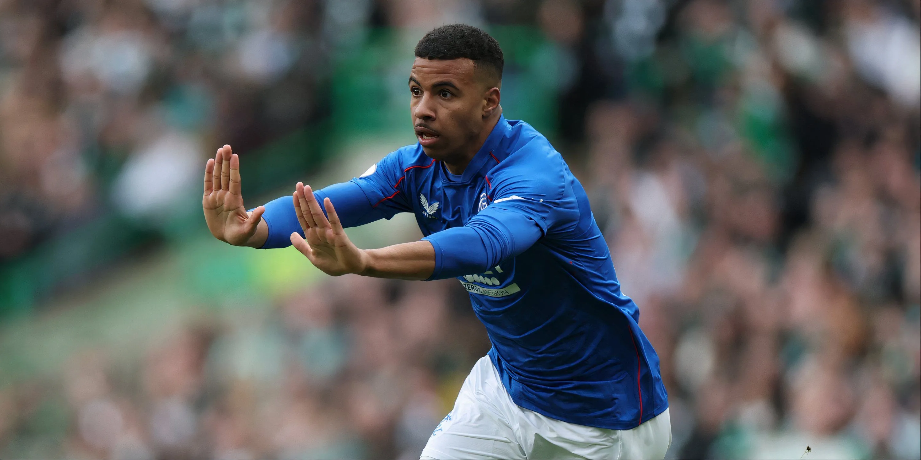 Cầu thủ Hamza Igamane của Rangers trên băng ghế dự bị trong trận đấu tại Champions League
