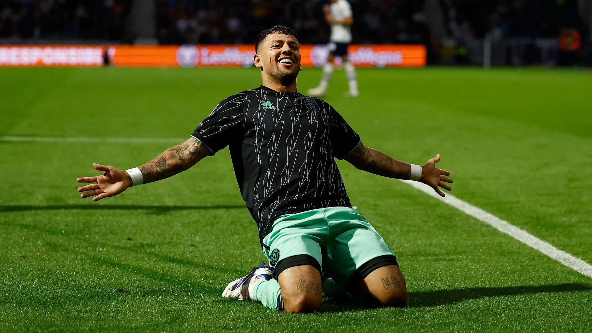 Gus Hamer ăn mừng bàn thắng, thể hiện tầm quan trọng với Sheffield United