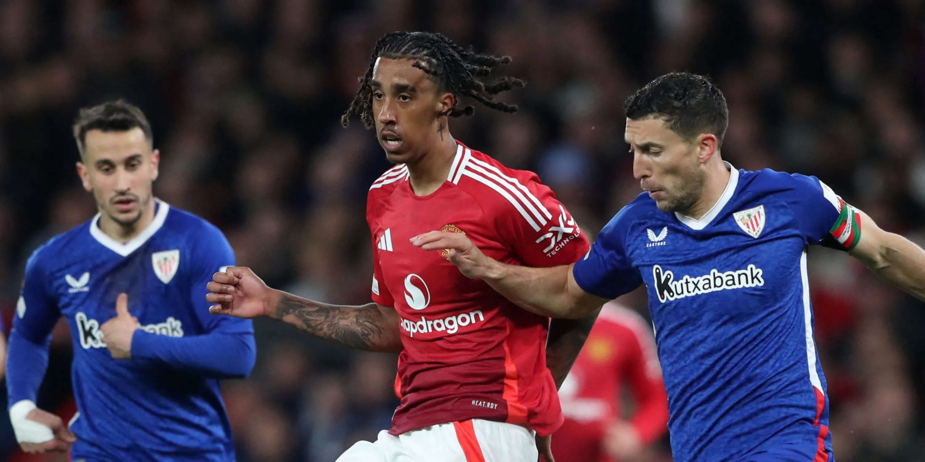 Hậu vệ Leny Yoro trong màu áo Manchester United, một trong những tài năng trẻ hàng đầu thế giới