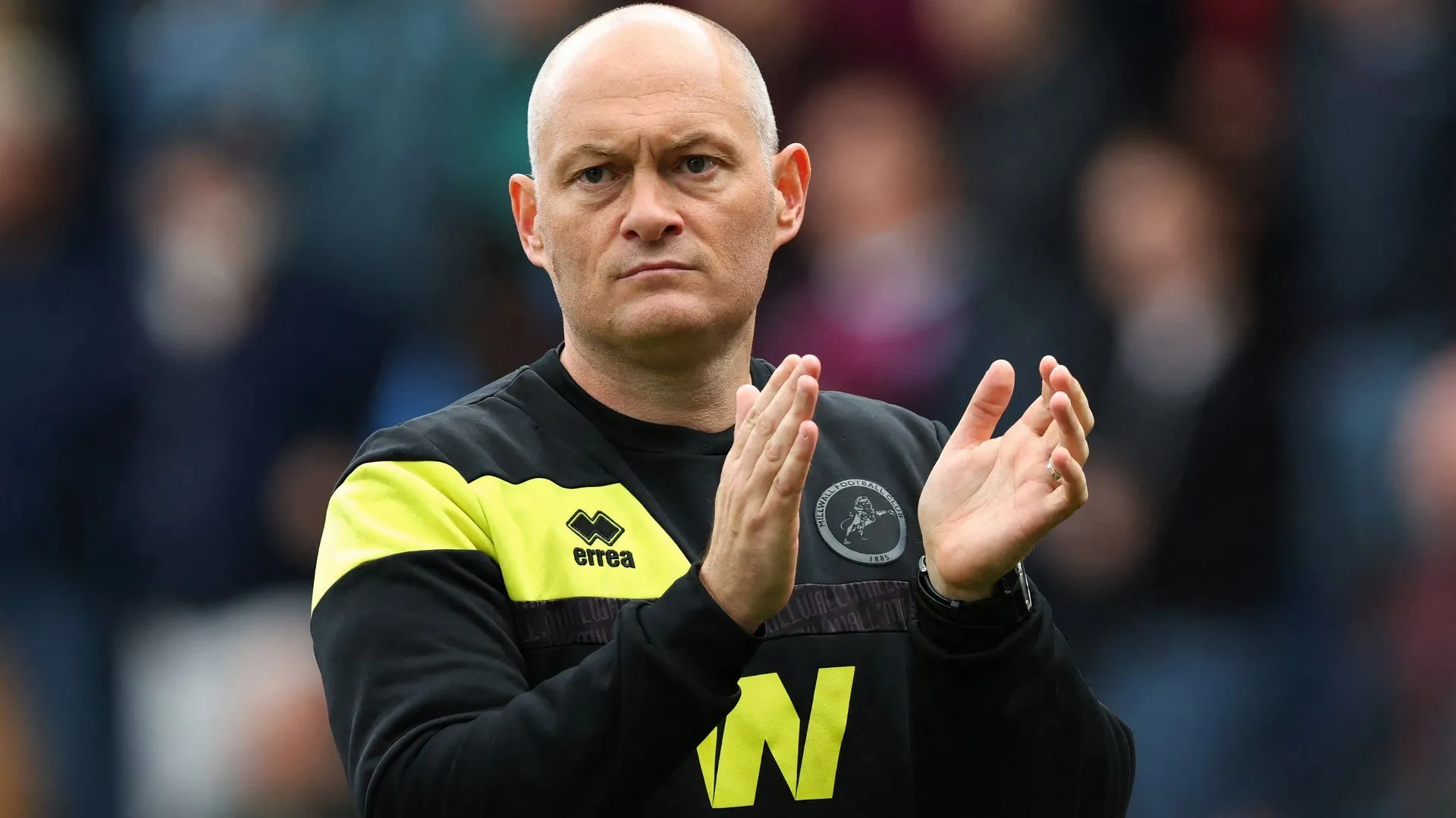 HLV Alex Neil của Millwall đưa ra cam kết về Kevin Nisbet