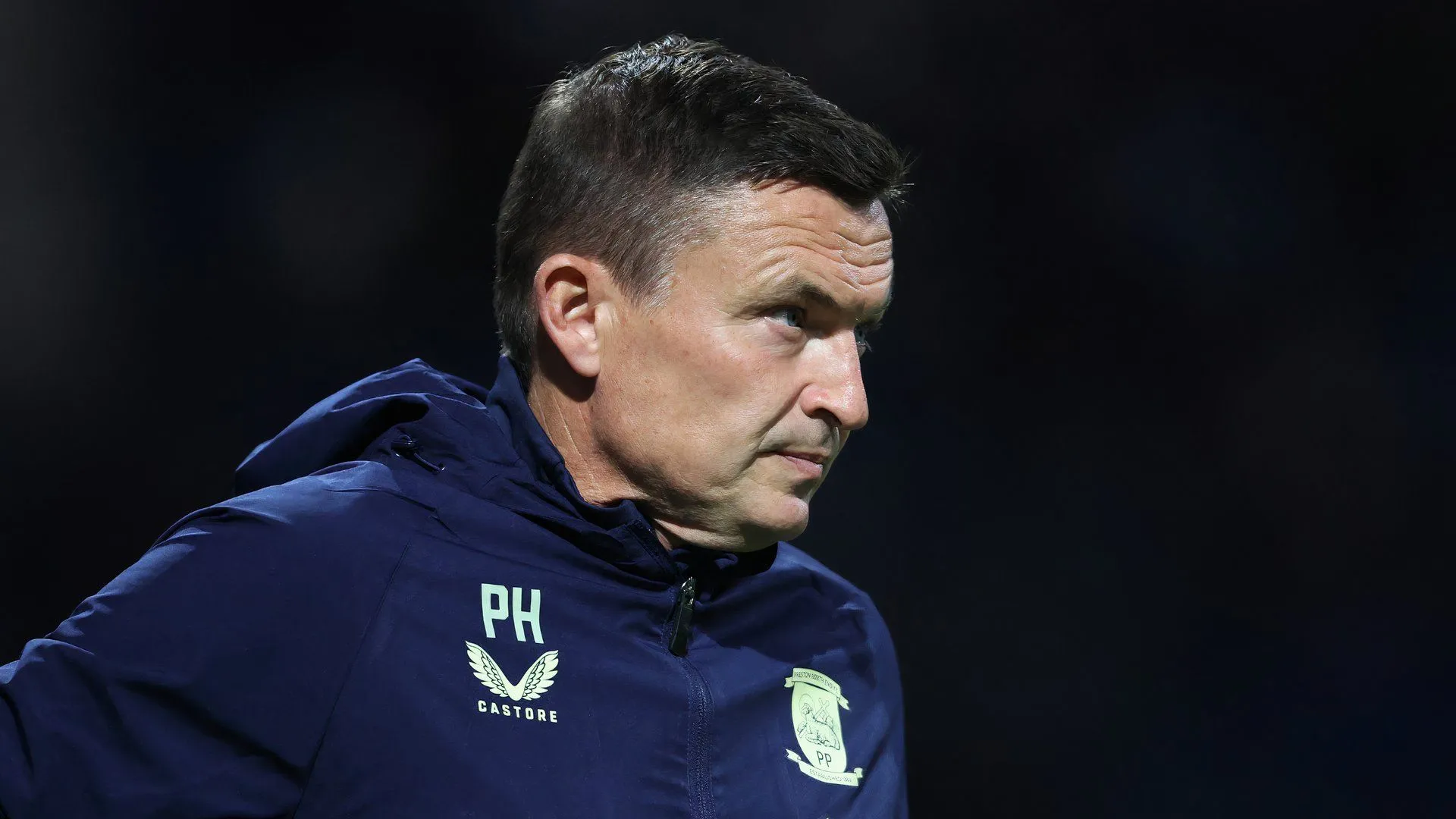 Huấn luyện viên Paul Heckingbottom của Preston North End, người được cho là rất quan tâm đến tiền đạo Michael Smith sau khi anh rời Sheffield Wednesday.