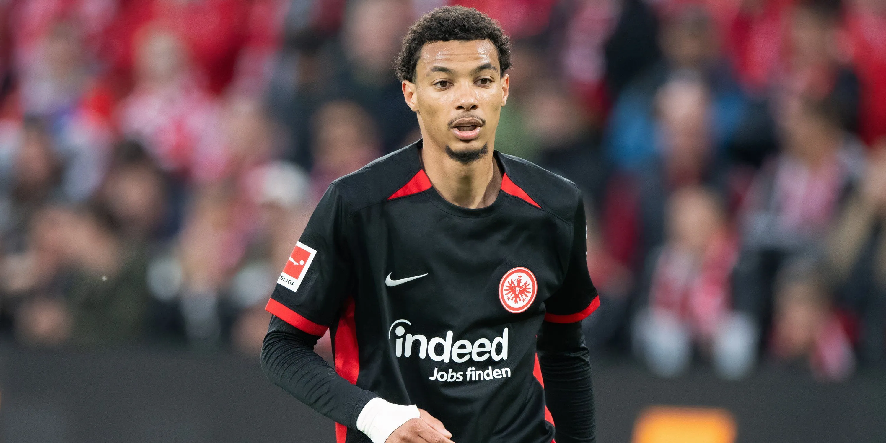 Hugo Ekitike thi đấu cho Eintracht Frankfurt, mục tiêu chuyển nhượng của Newcastle