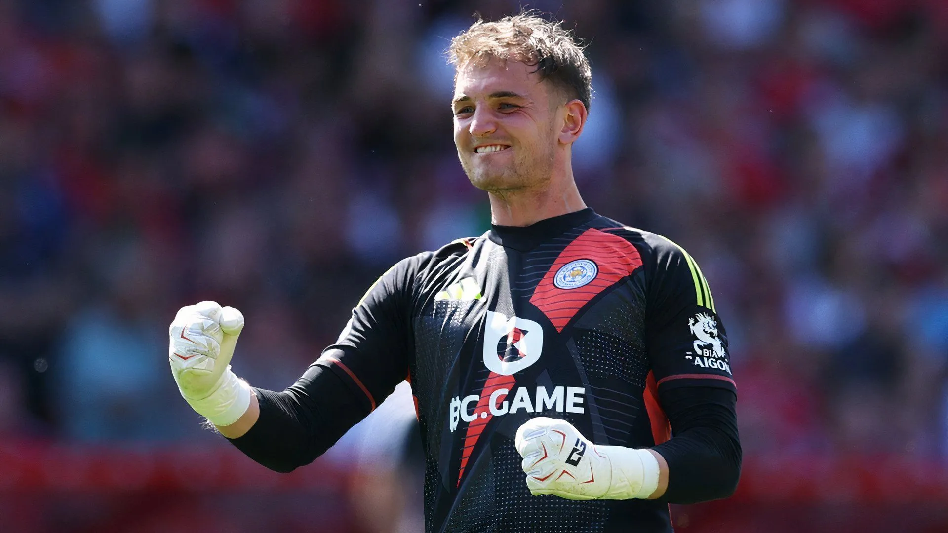 Jakub Stolarczyk, thủ môn trẻ từ học viện của Leicester City, được kỳ vọng sẽ thay thế Hermansen.