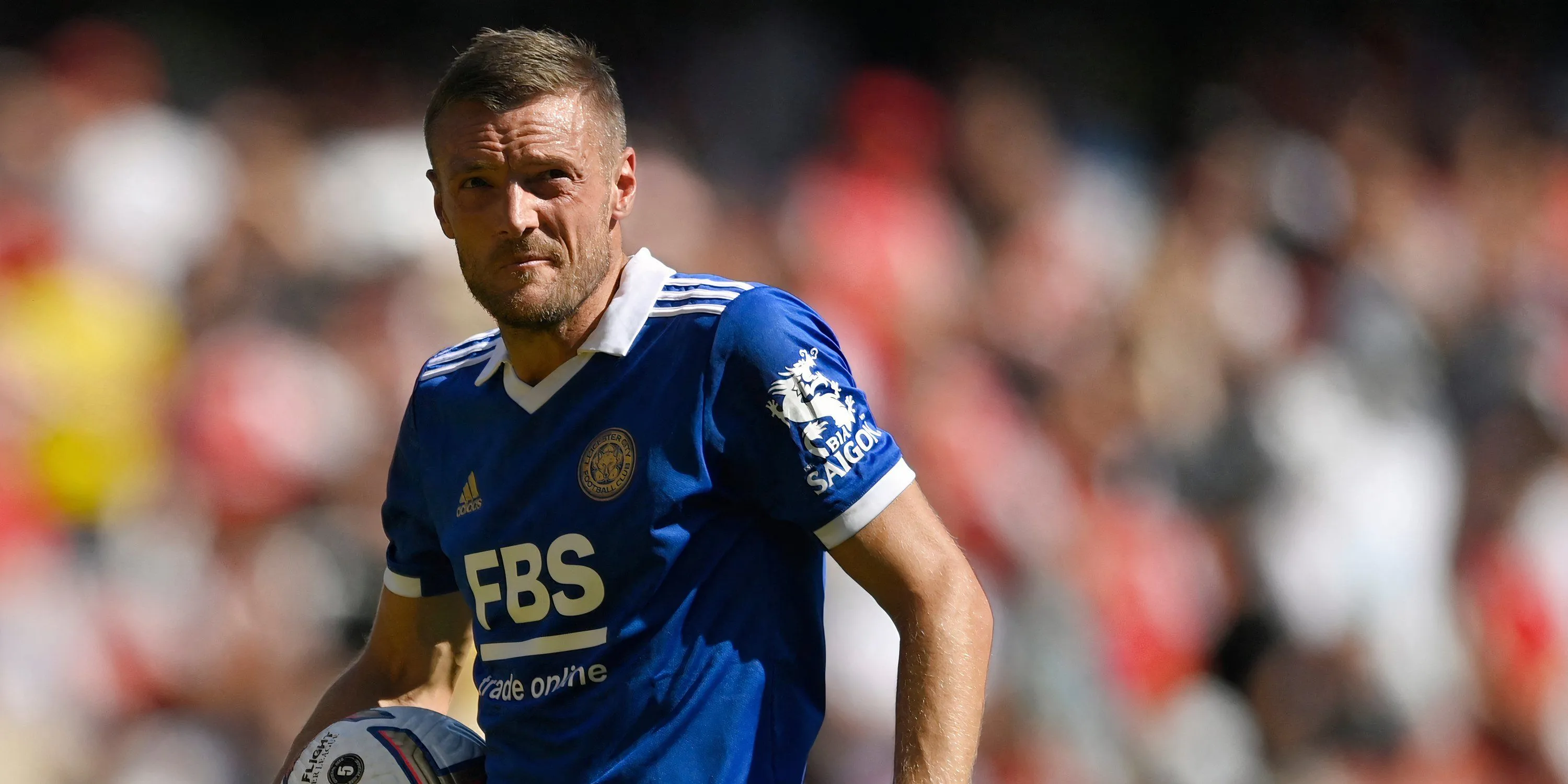 Jamie Vardy ăn mừng bàn thắng trong màu áo Leicester City, thể hiện sự năng nổ và tốc độ