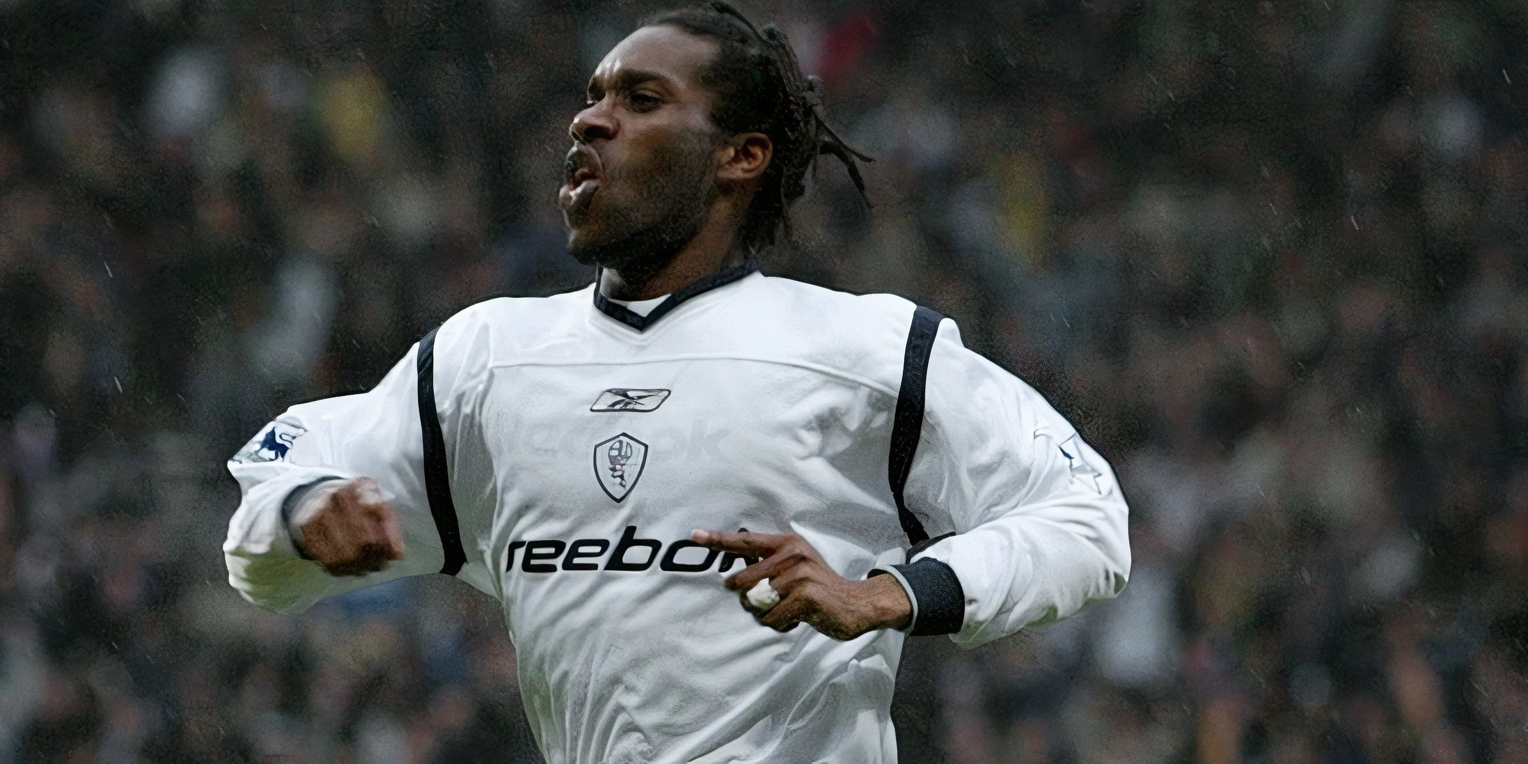 Jay-Jay Okocha biểu diễn kỹ thuật với trái bóng trong màu áo Bolton Wanderers