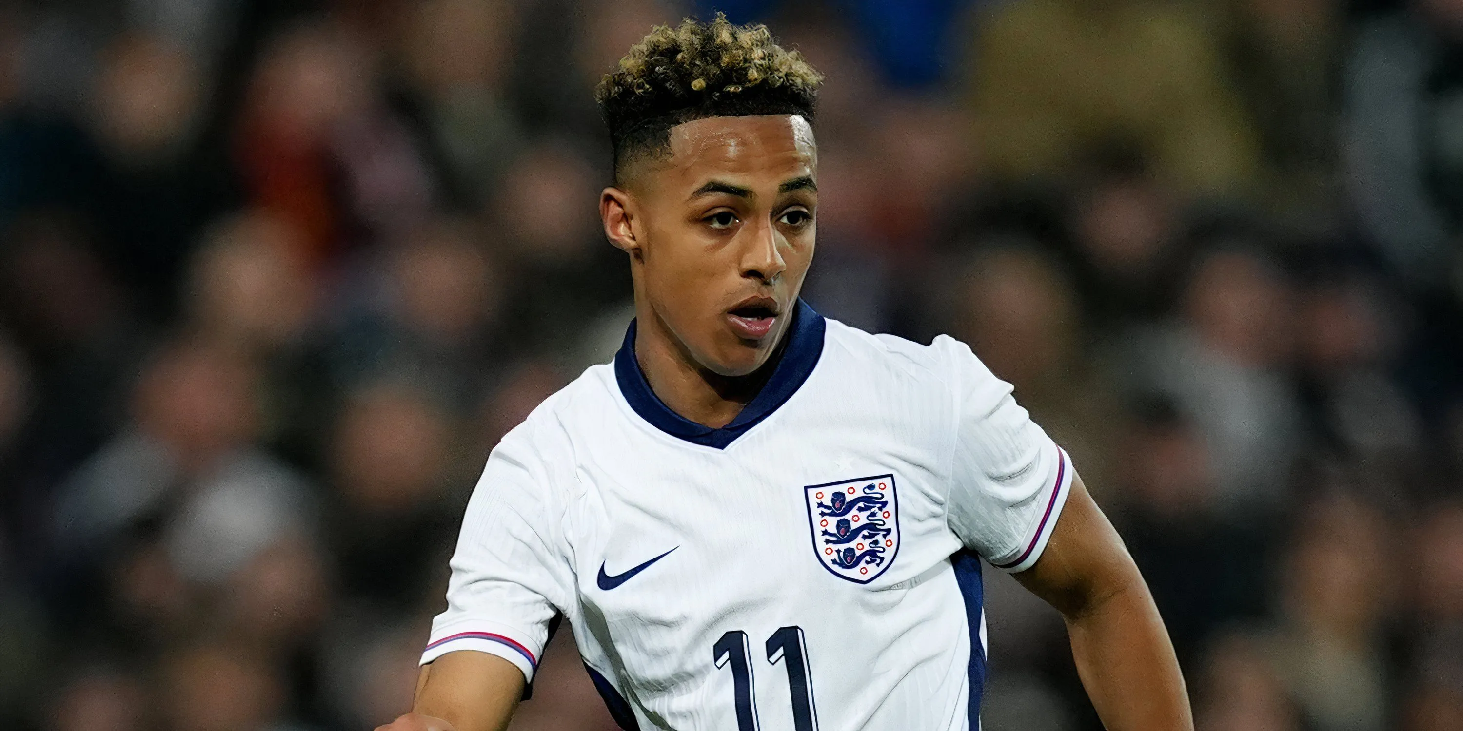 Omari Hutchinson khoác áo đội tuyển U21 Anh vô địch châu Âu