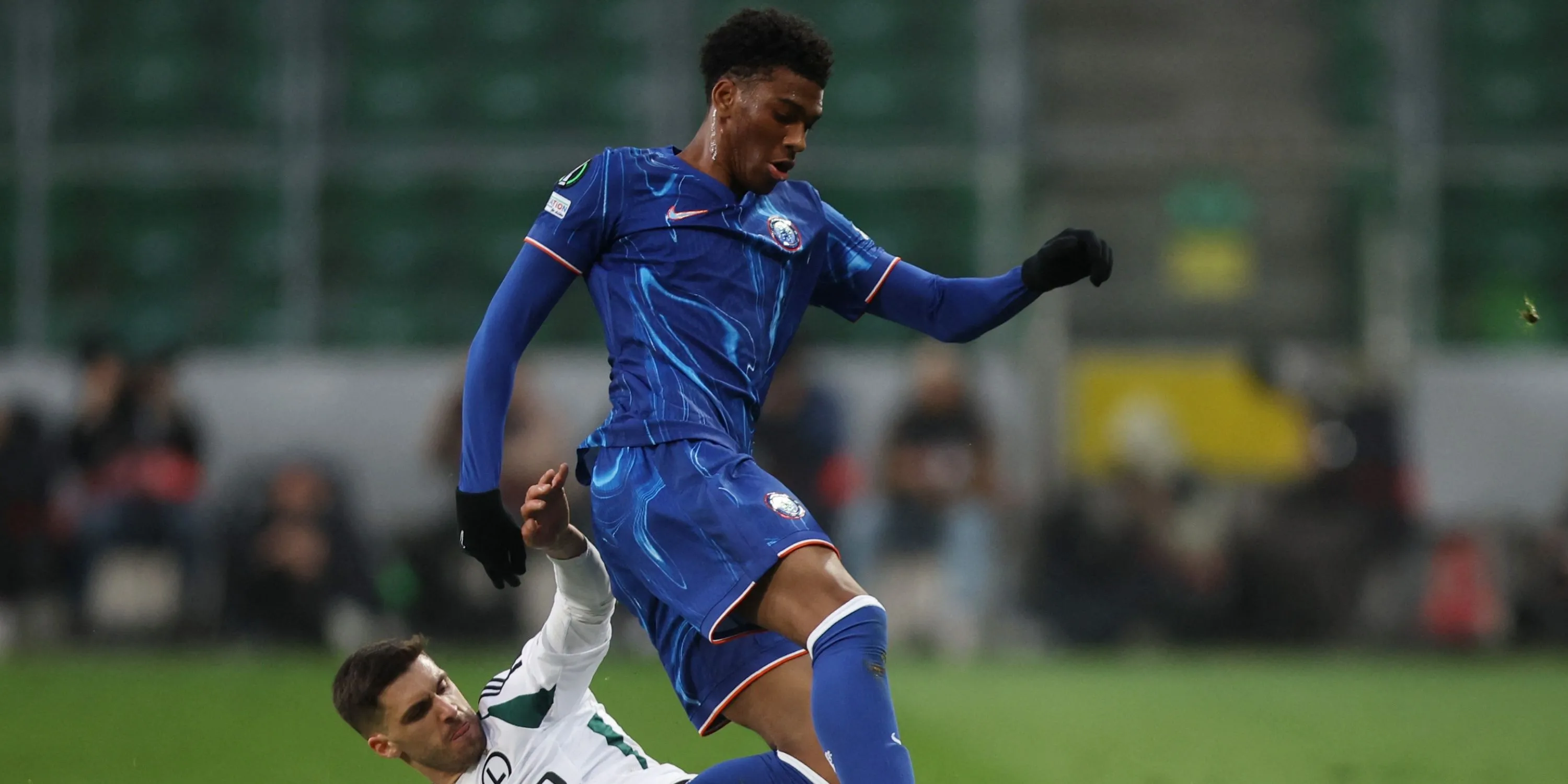 Tài năng trẻ Josh Acheampong trong màu áo Chelsea
