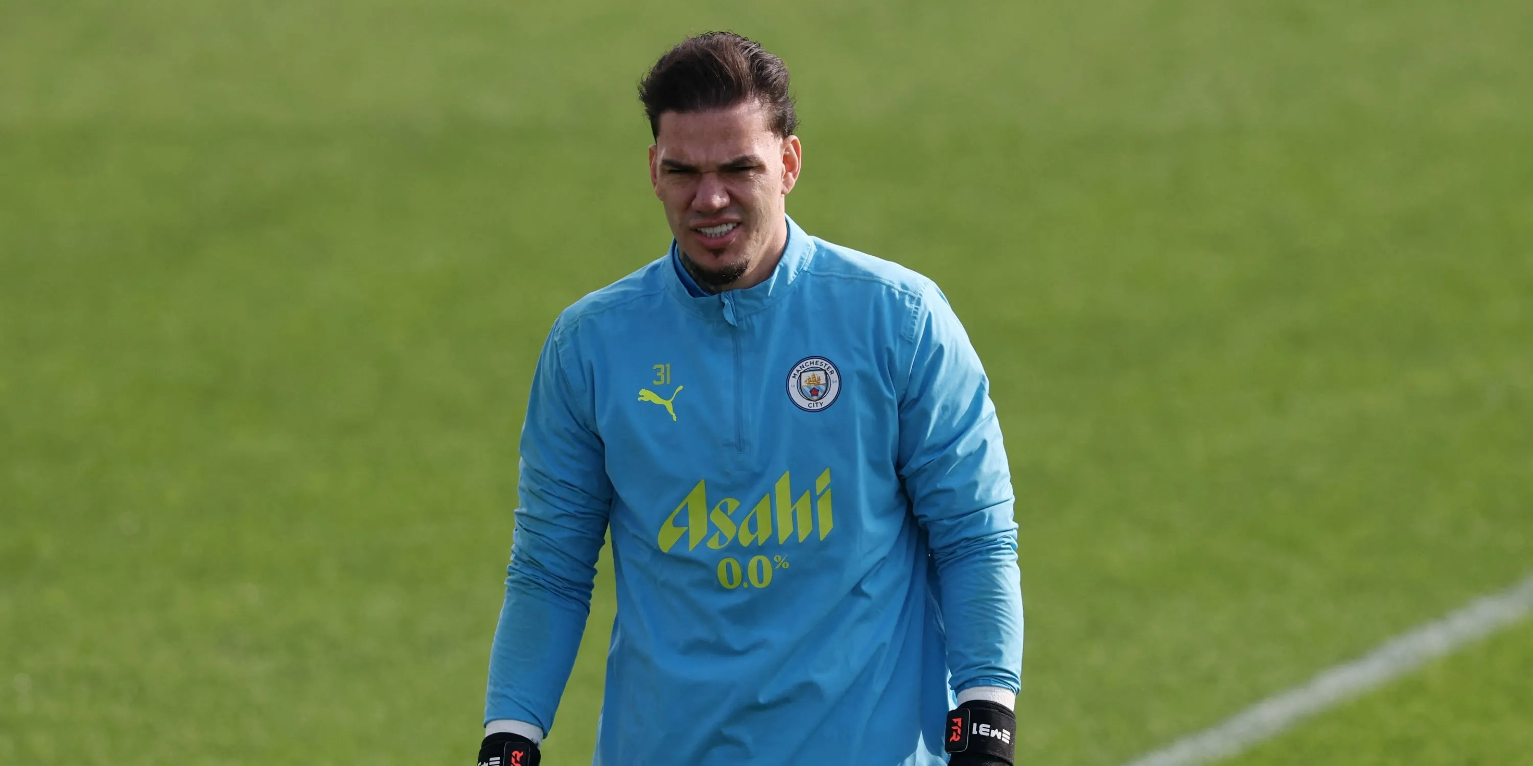 Thủ môn Ederson của Manchester City trong trận đấu